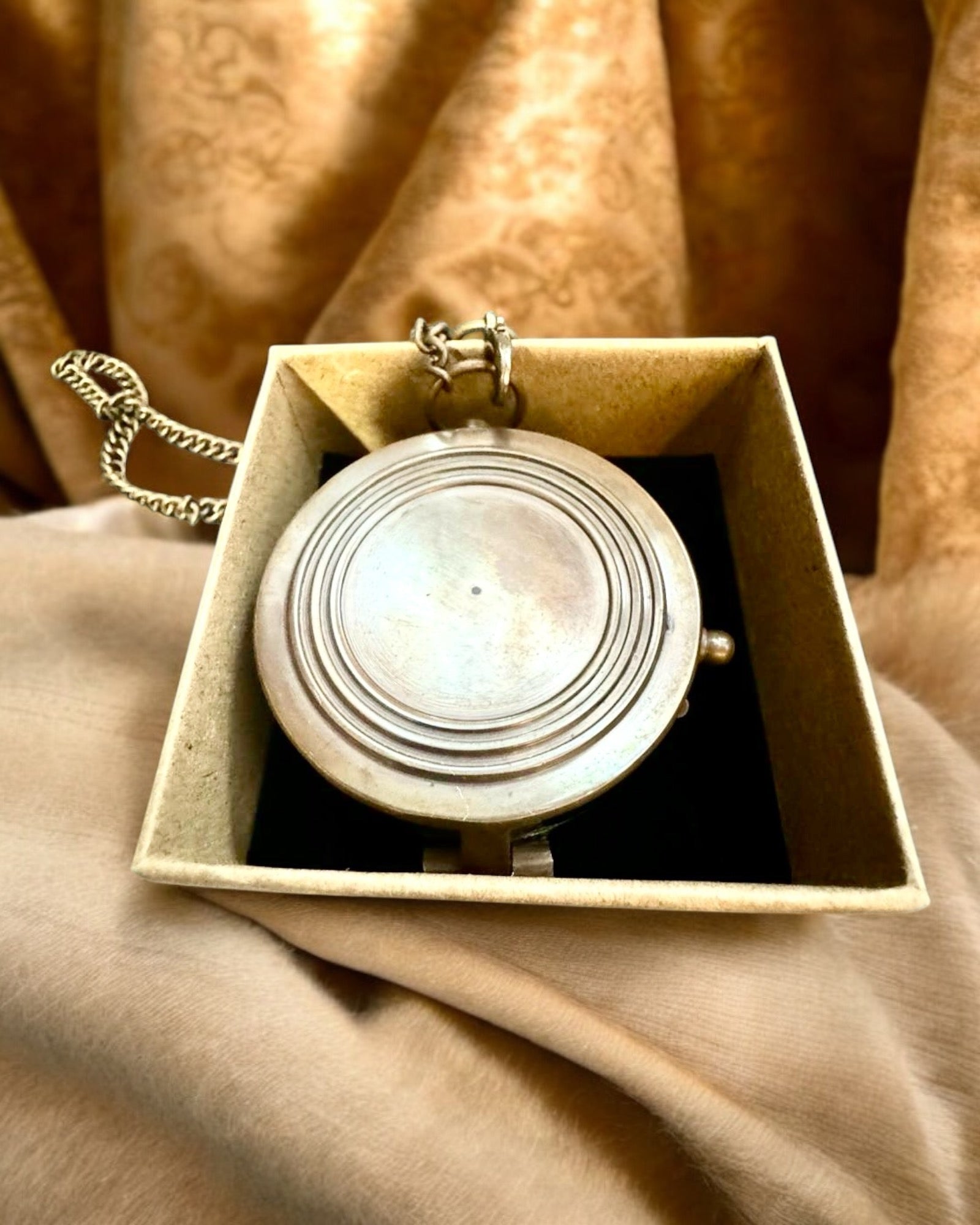 Bússola Odysseus Indiana – Joia Retro do Explorador - possibilidade de gravação