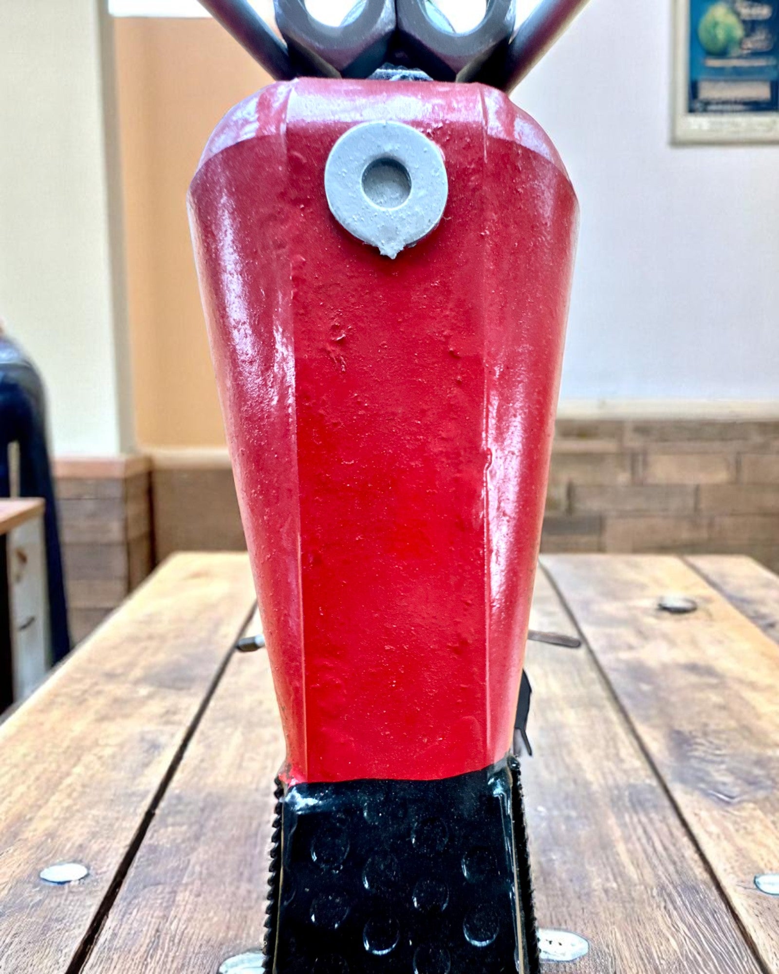 Suporte de Vinho Metálico 40 cm de comprimento, em forma de motocicleta com possibilidade de gravação para presente