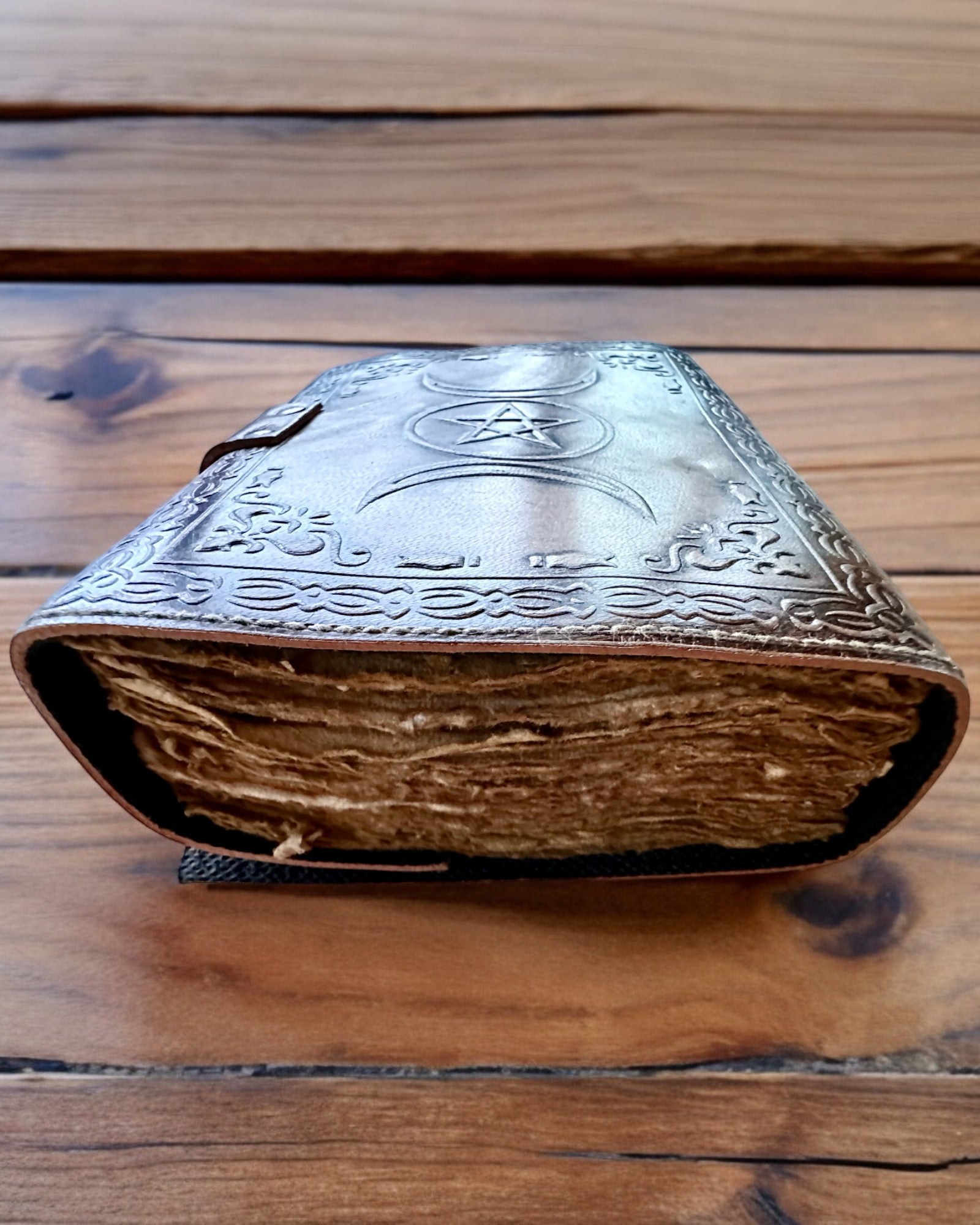 Dziennik Premium, Padrão Antigo, Caderno de Couro "Magiczna Kronika" 200 páginas, 2 variantes à escolha, personalização com gravação