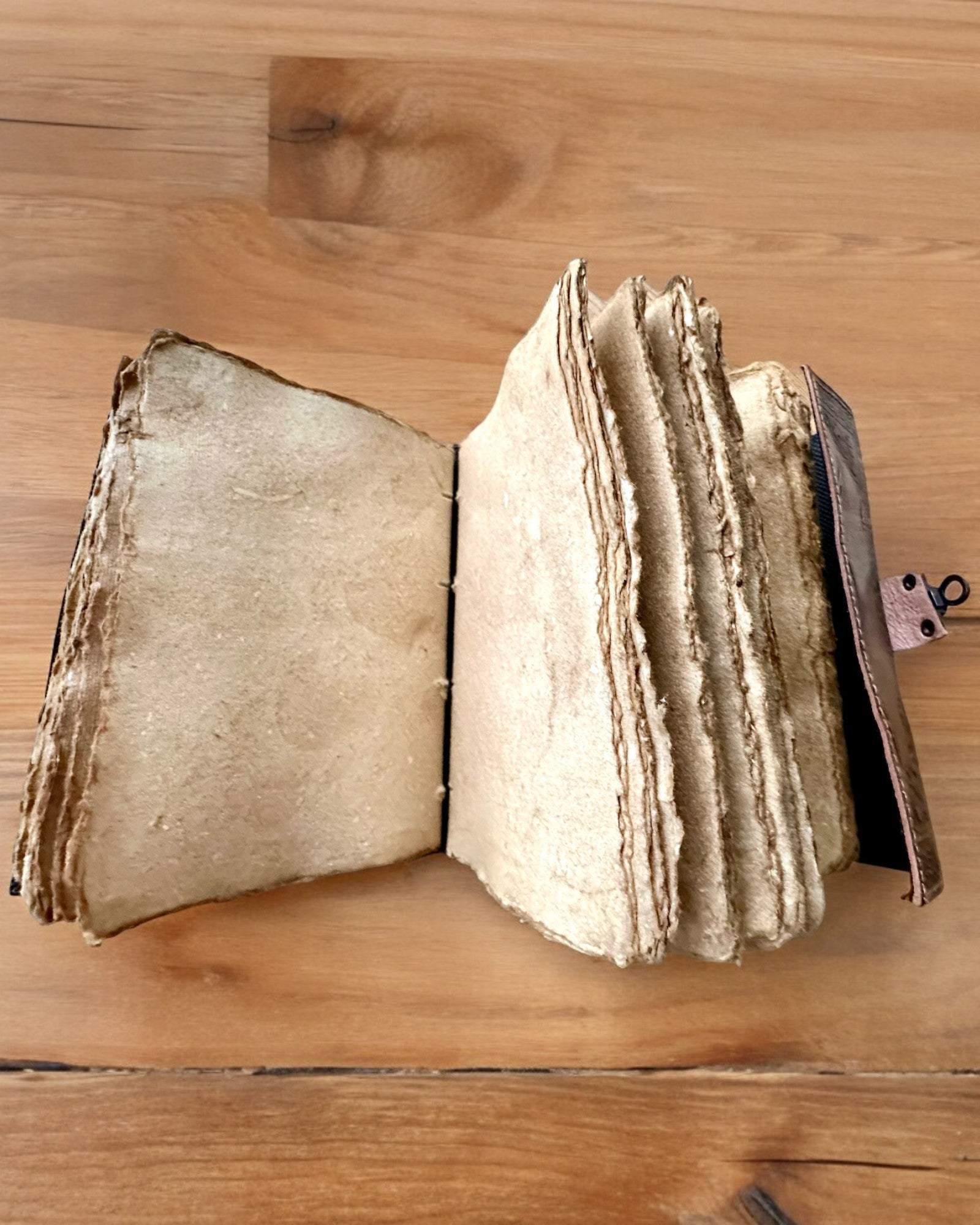 Dziennik Premium, Padrão Antigo, Caderno de Couro "Magiczna Kronika" 200 páginas, 2 variantes à escolha, personalização com gravação