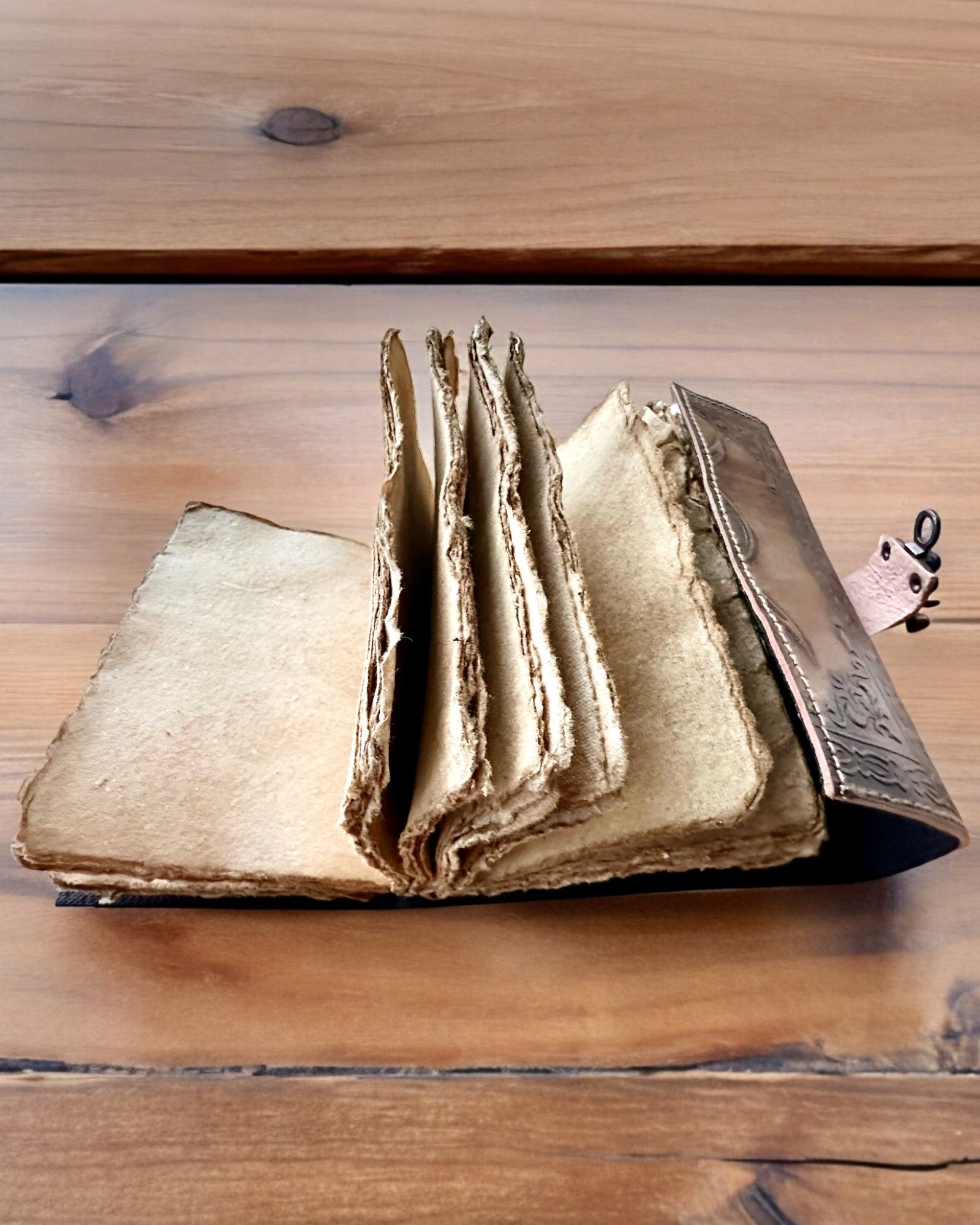 Dziennik Premium, Padrão Antigo, Caderno de Couro "Magiczna Kronika" 200 páginas, 2 variantes à escolha, personalização com gravação