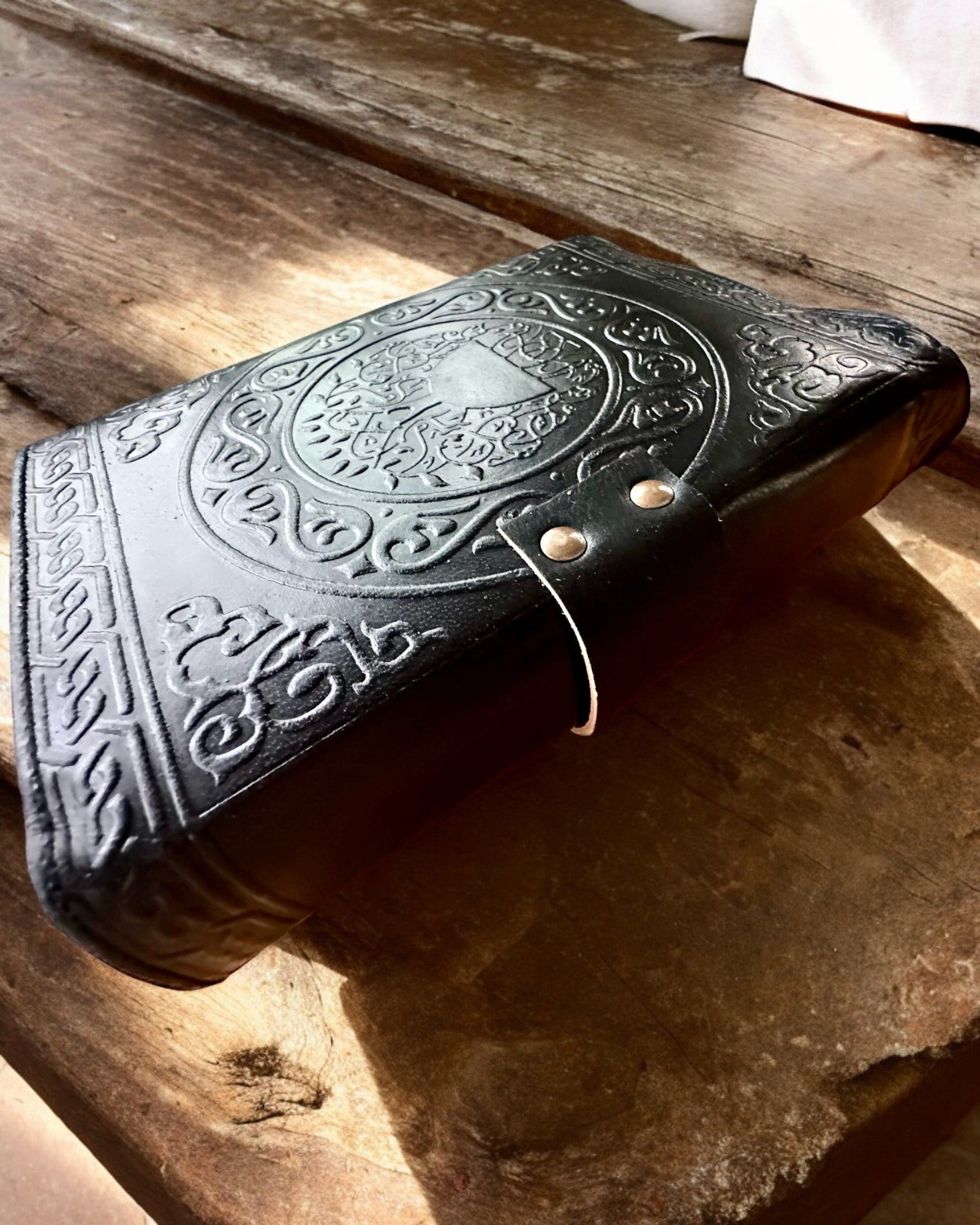 Dziennik Premium, Padrão Antigo, Caderno de Couro "Magiczna Kronika" 200 páginas, 2 variantes à escolha, personalização com gravação