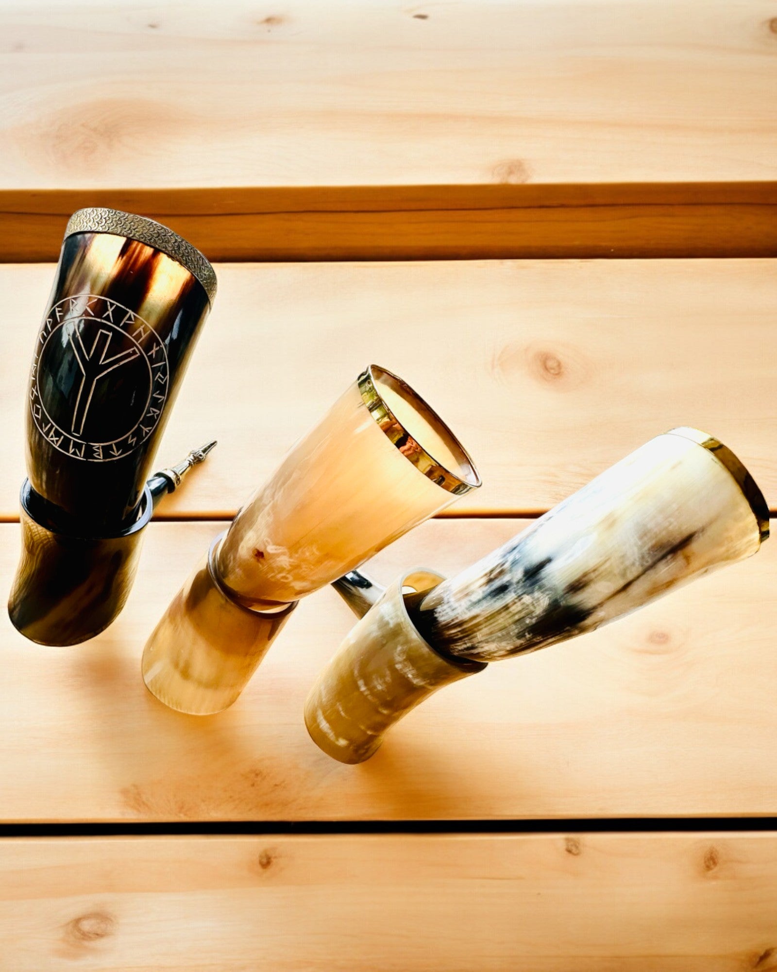 Caneca de Chifre "Viking Valor" - Gravada à Mão, Qualidade Premium - 4 variantes à escolha