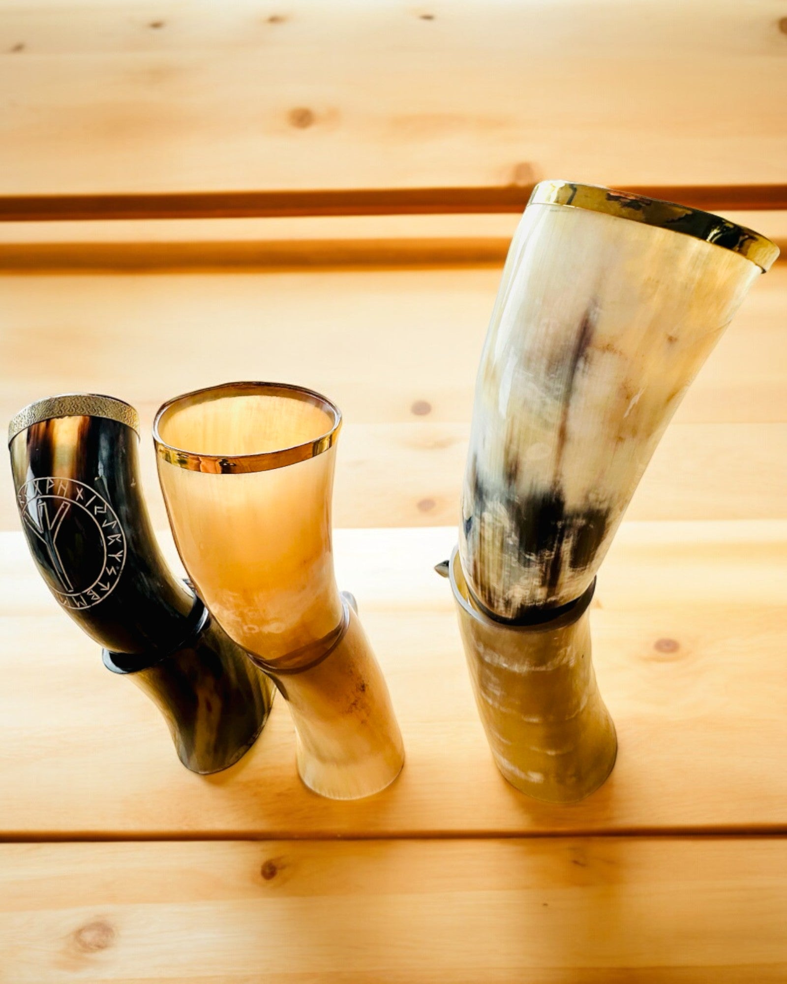 Caneca de Chifre "Viking Valor" - Gravada à Mão, Qualidade Premium - 4 variantes à escolha