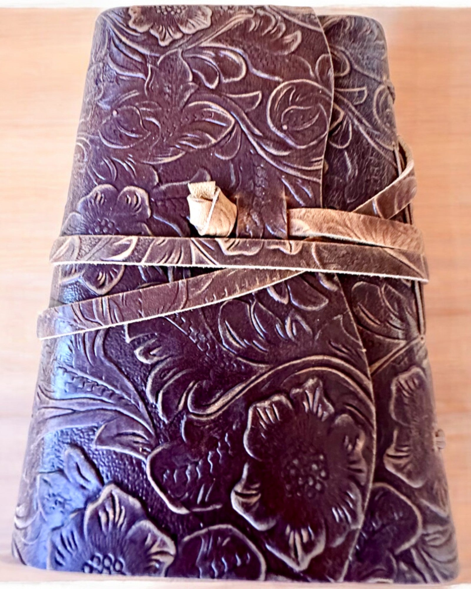 Notatnik Premium em Couro "Elegância da Natureza" - 200 páginas, 120g, caderno, bloco de desenho, 2 cores à escolha, personalização com gravação