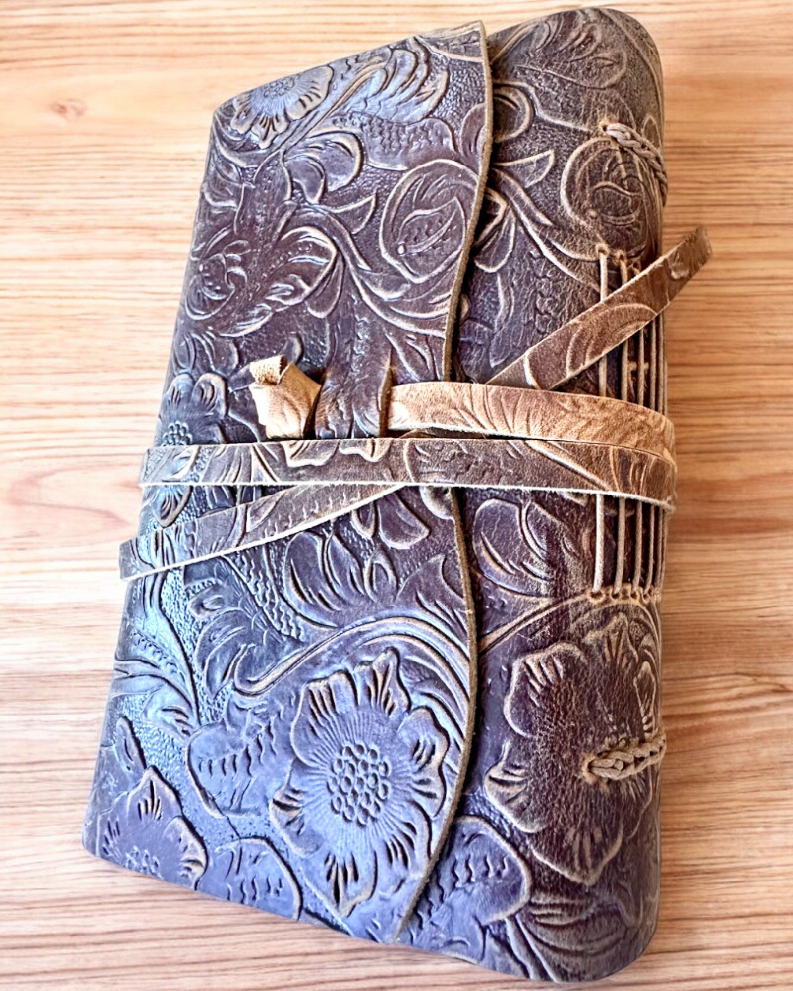 Notatnik Premium em Couro "Elegância da Natureza" - 200 páginas, 120g, caderno, bloco de desenho, 2 cores à escolha, personalização com gravação