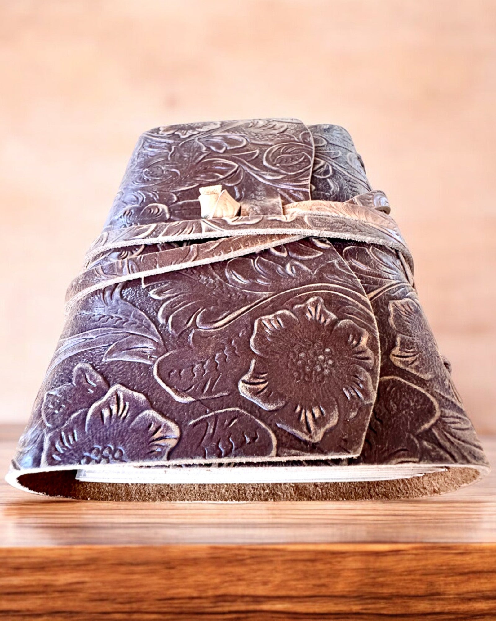 Notatnik Premium em Couro "Elegância da Natureza" - 200 páginas, 120g, caderno, bloco de desenho, 2 cores à escolha, personalização com gravação