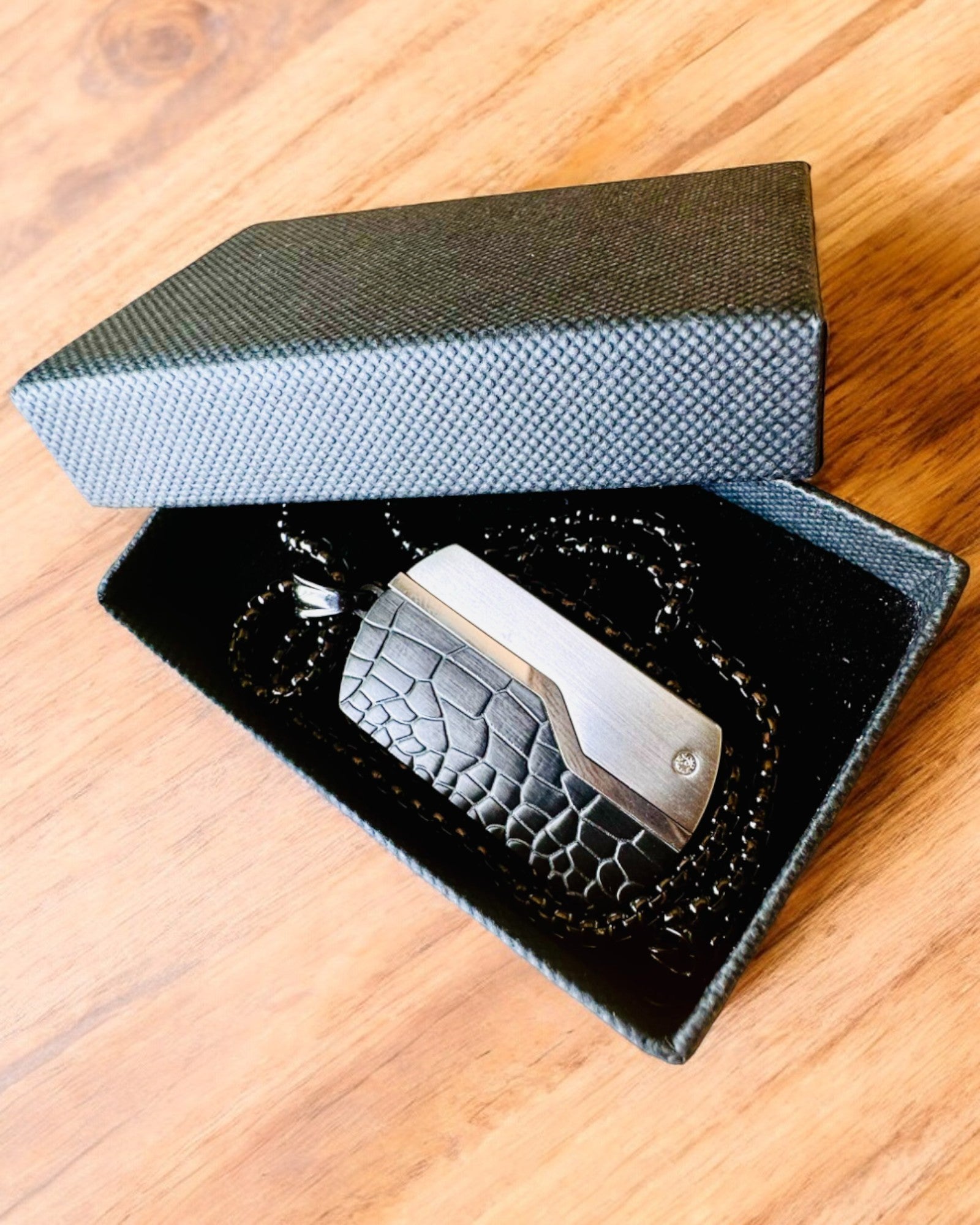 Colar masculino Dog Tag "SteelVision" – aço inoxidável, 15 variantes, personalização com gravação