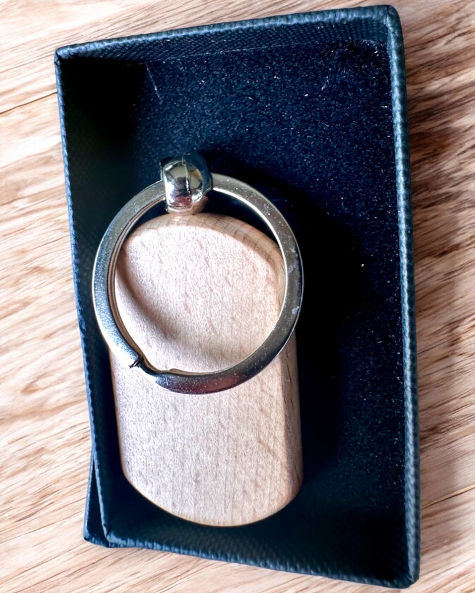 Elegante Porta-chaves de Madeira com Possibilidade de Personalização com Gravação – Ideal para Presente