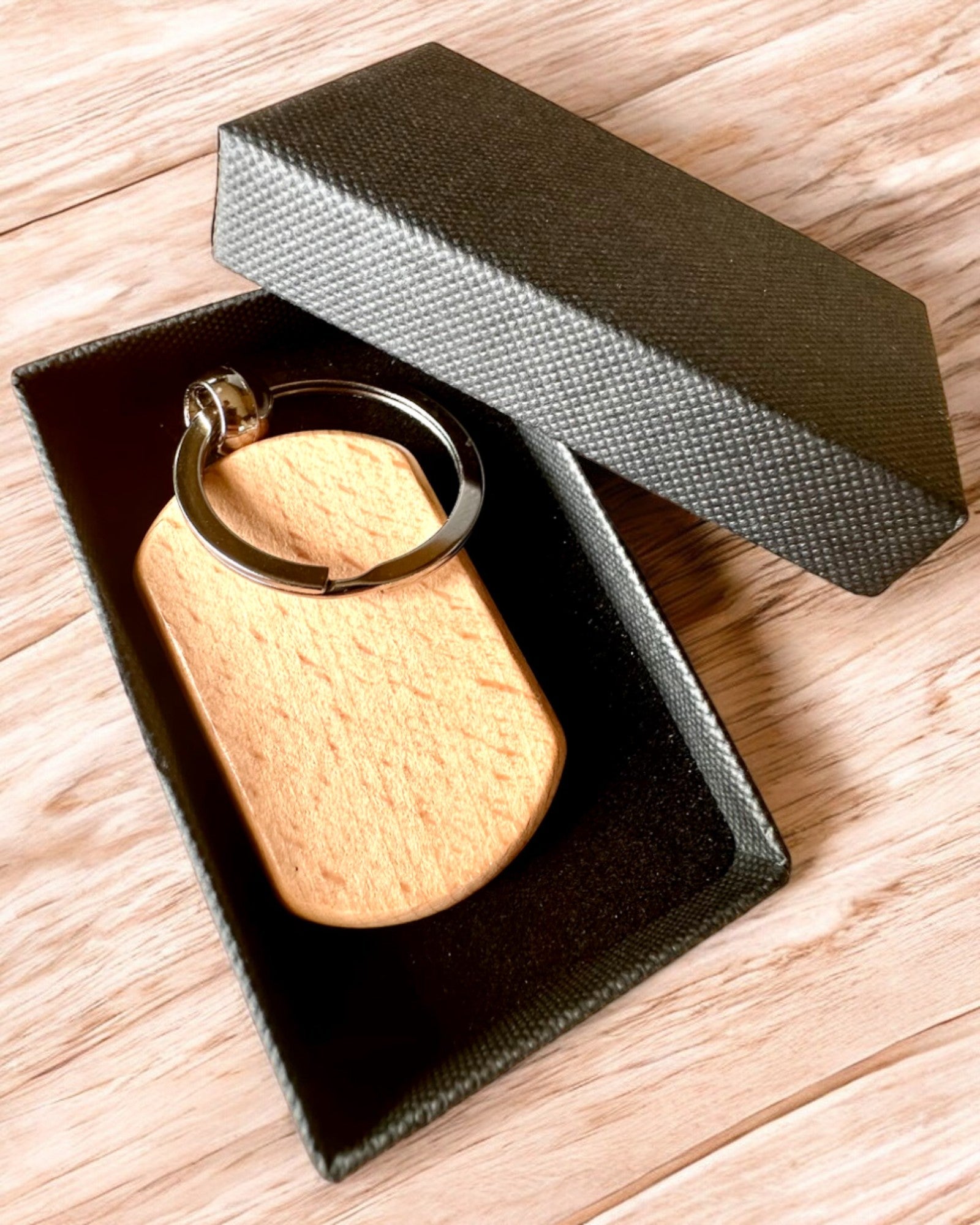 Elegante Porta-chaves de Madeira com Possibilidade de Personalização com Gravação – Ideal para Presente