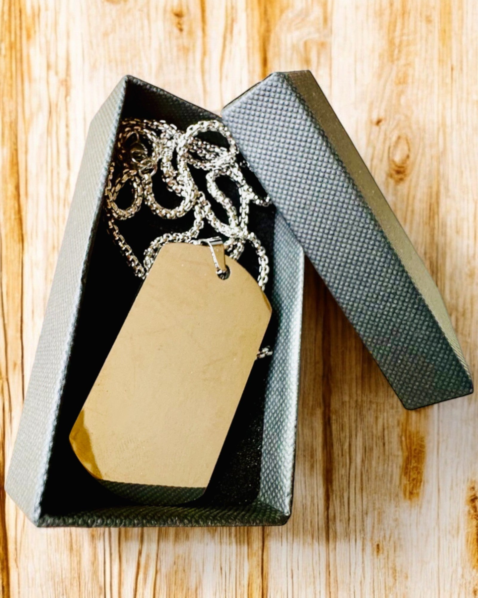 Colar com Dog Tag "Três Tons de Estilo" - Placa de Identificação - Pingente Elegante em Aço Inoxidável com Opção de Gravação