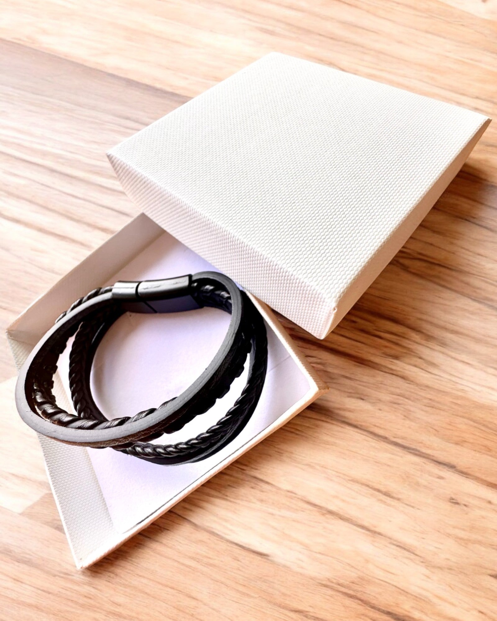 Pulseira "StyleTwist" com Personalização por gravação