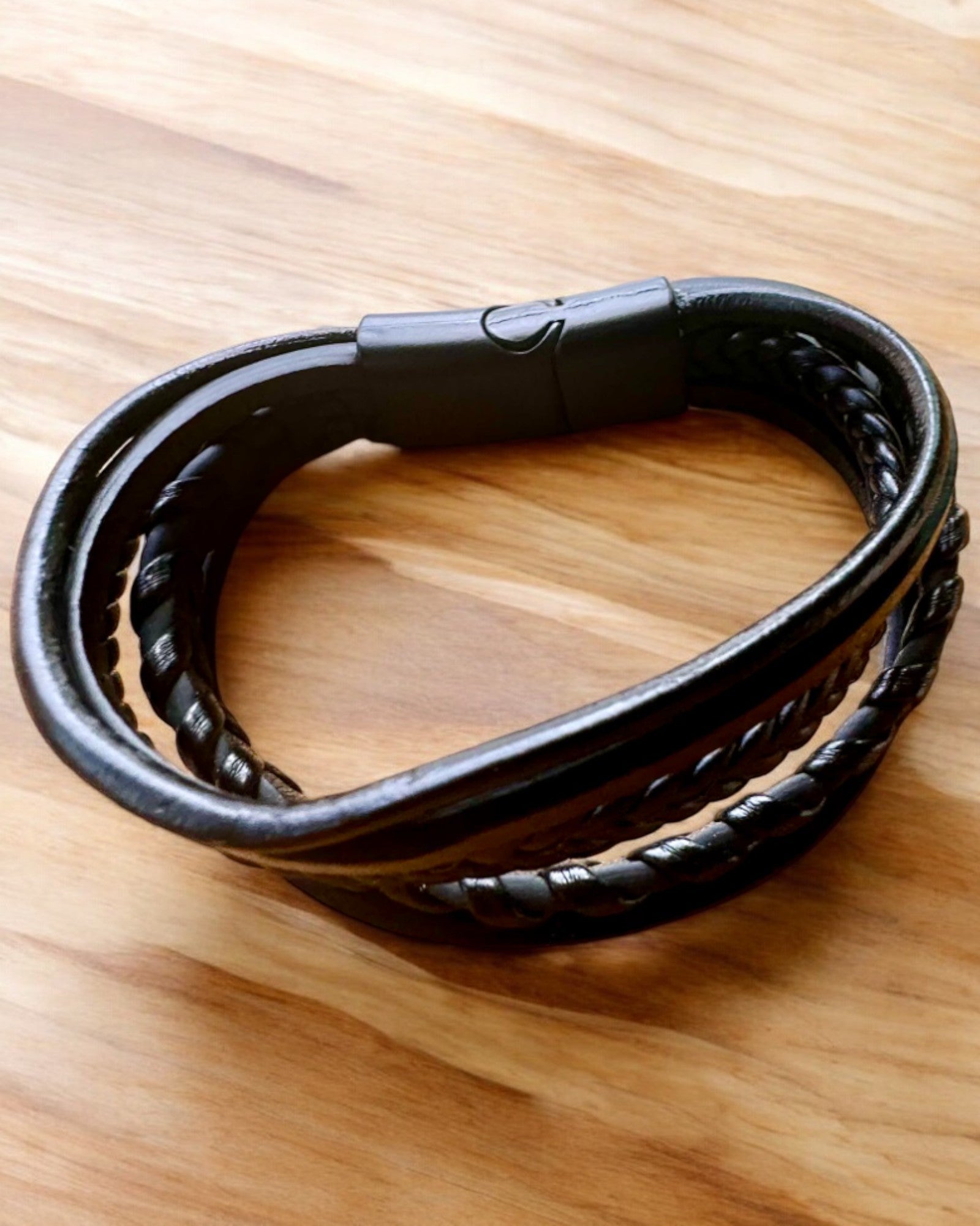 Pulseira "StyleTwist" com Personalização por gravação