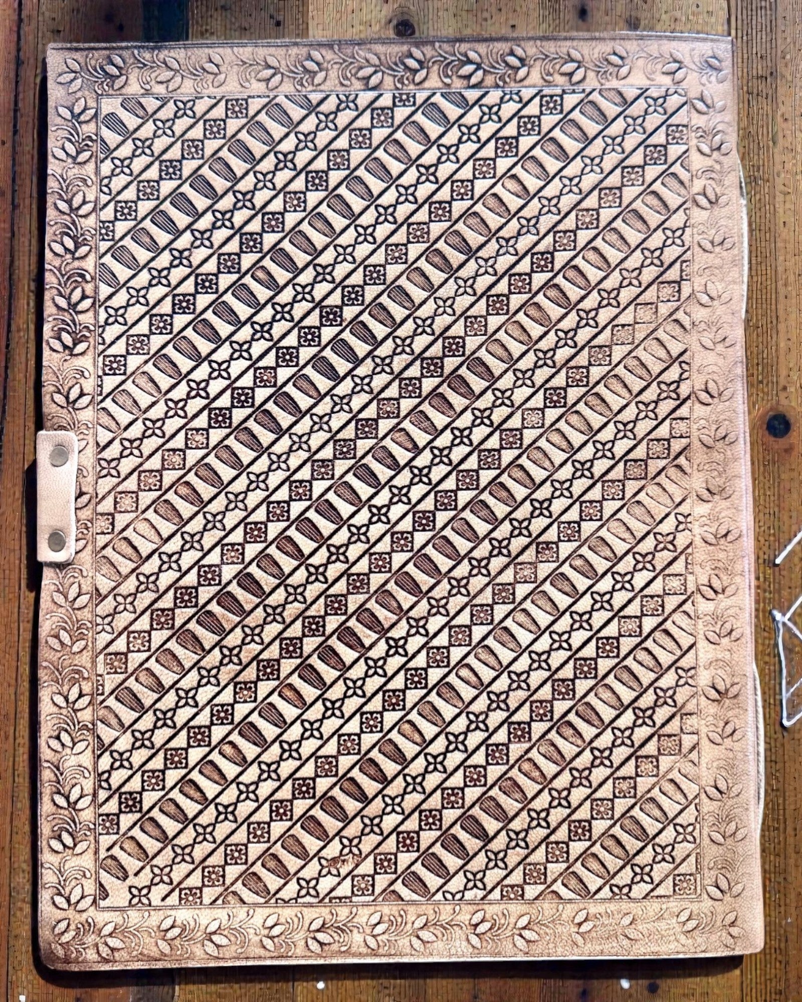 Livro de Memórias de Couro Heritage – Caderno Personalizado 25 × 33 cm