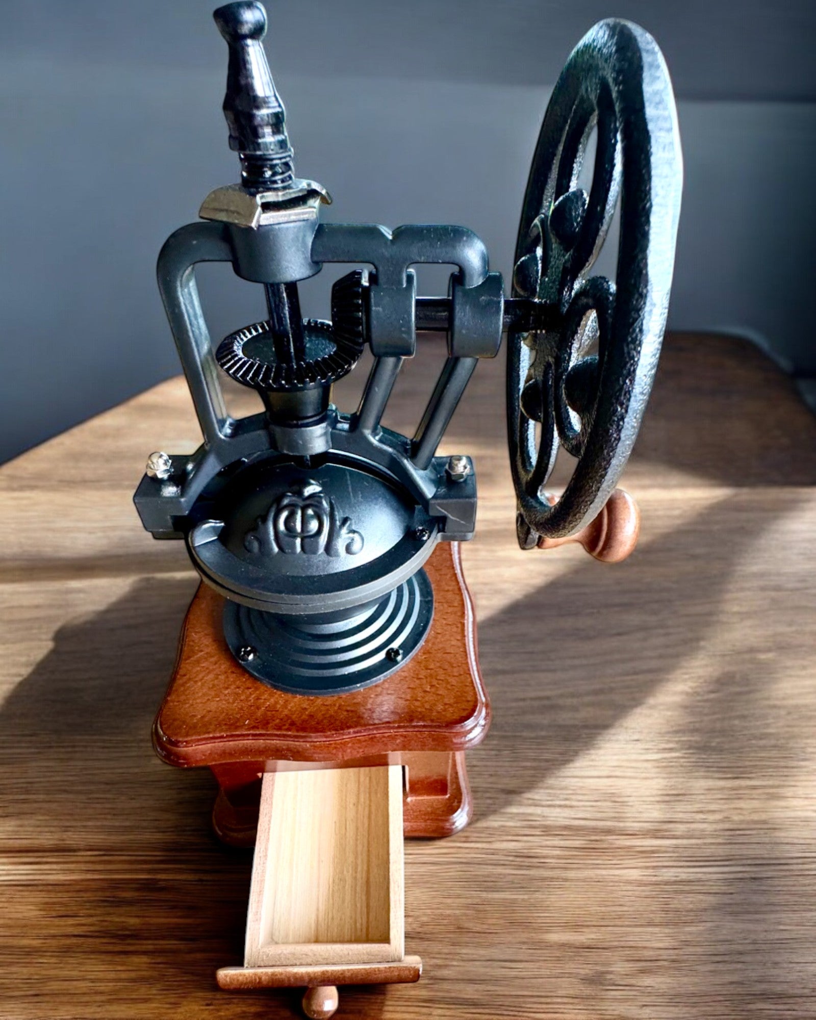 Moinho de café retro "Vintage Café" 27 cm de altura, com possibilidade de personalização com gravação para presente