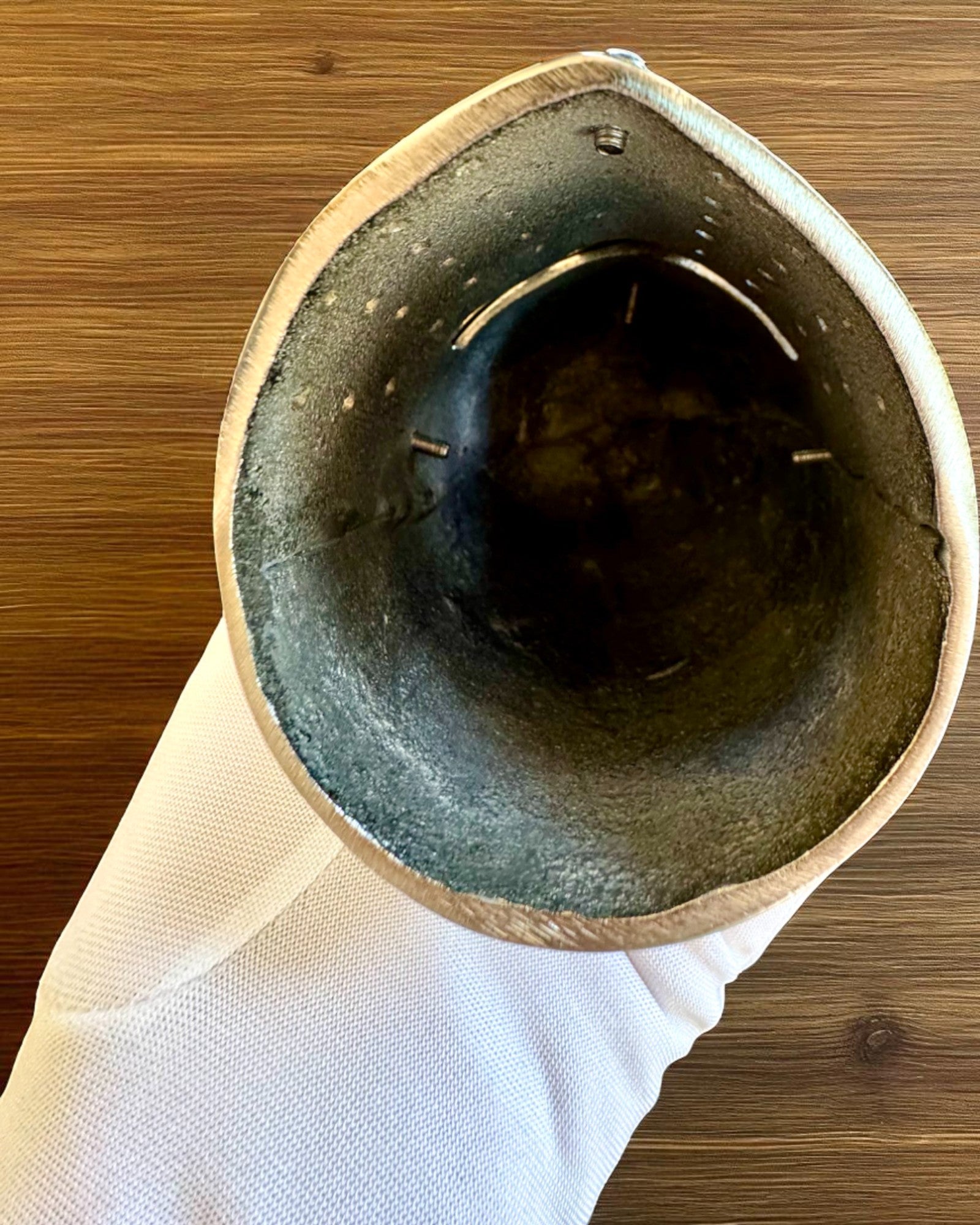 Mini Elmo de Cavaleiro "Guardian" em latão – feito à mão, 12 cm, possibilidade de personalização com gravação para presente