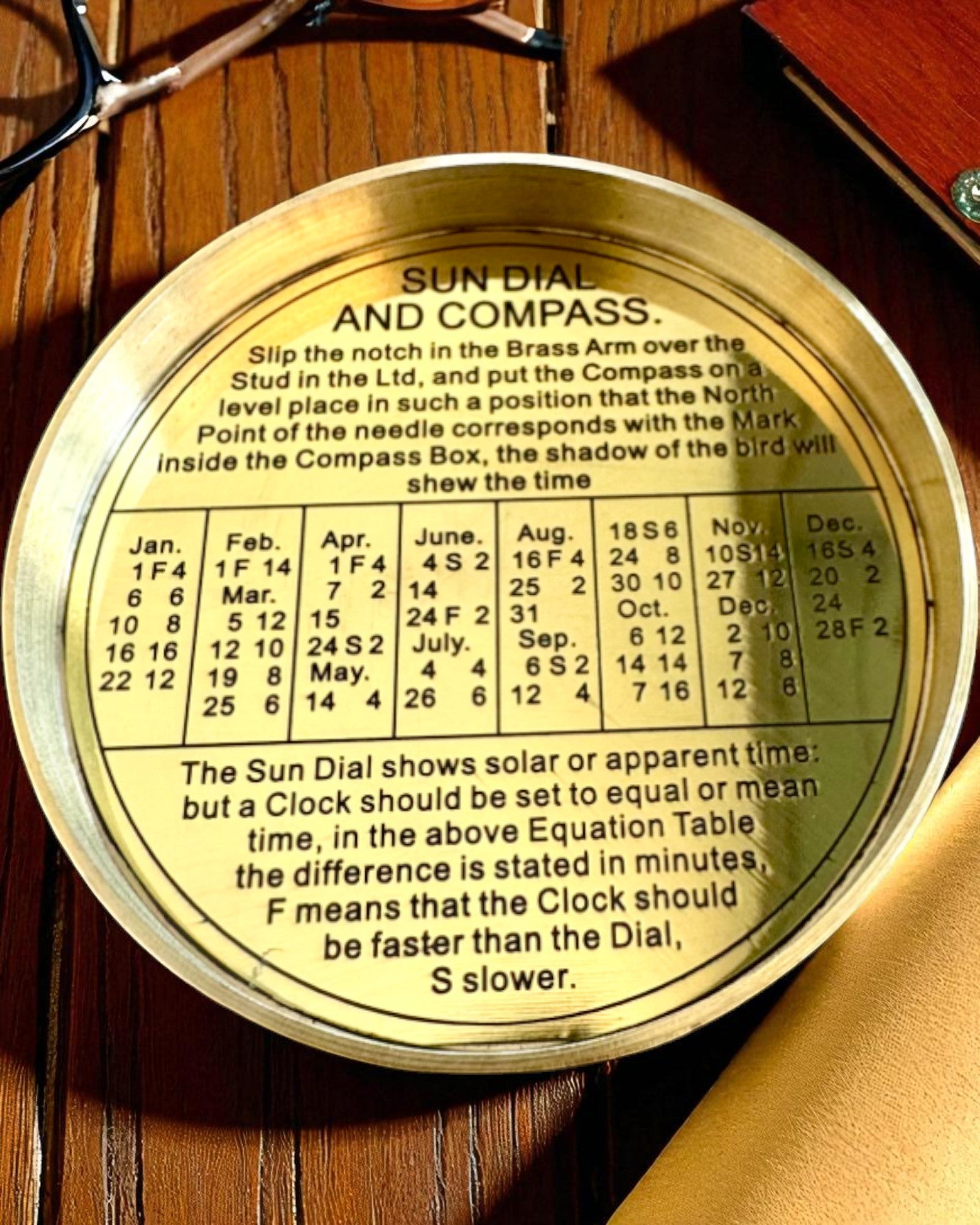 Bússola Solar Voyager 7 cm – relógio de sol em latão com bússola, personalização com gravação para presente