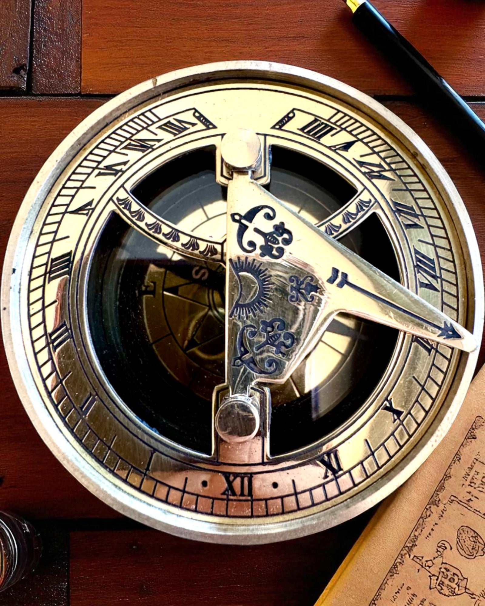 Bússola Solar Voyager 7 cm – relógio de sol em latão com bússola, personalização com gravação para presente