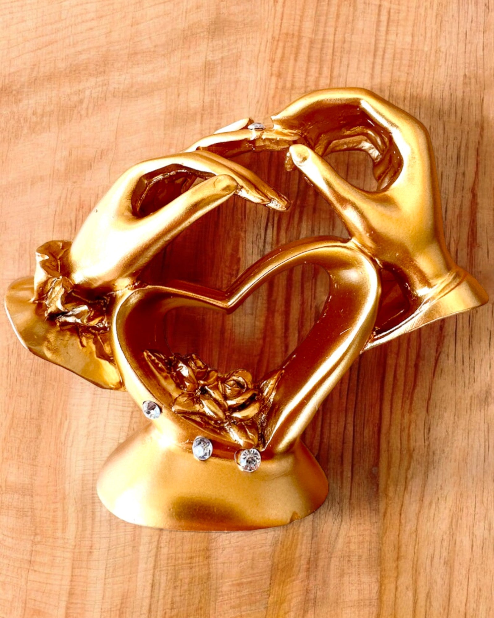 Figura "Toque de Amor" 10 cm de altura, com Opção de Gravação para presente