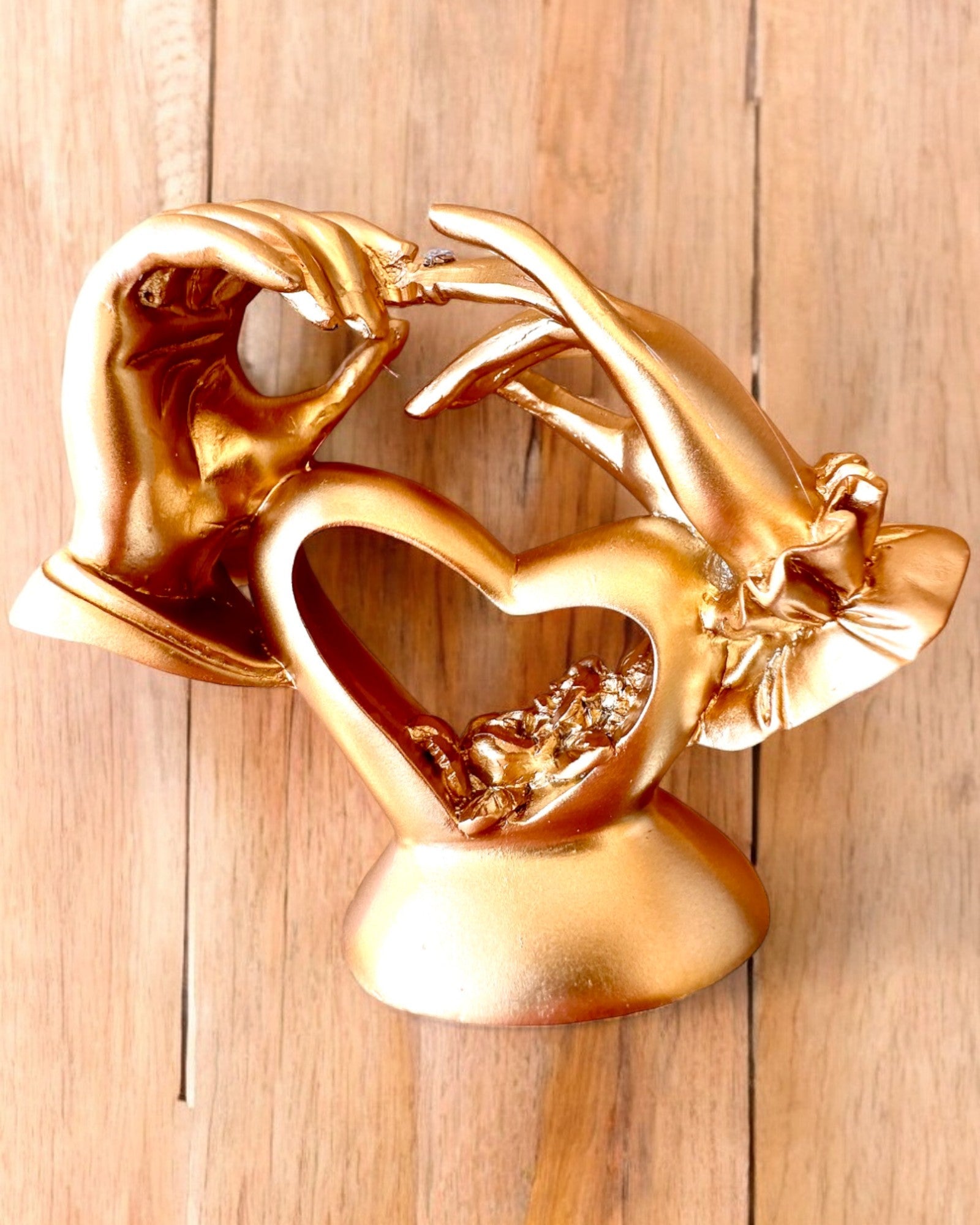 Figura "Toque de Amor" 10 cm de altura, com Opção de Gravação para presente