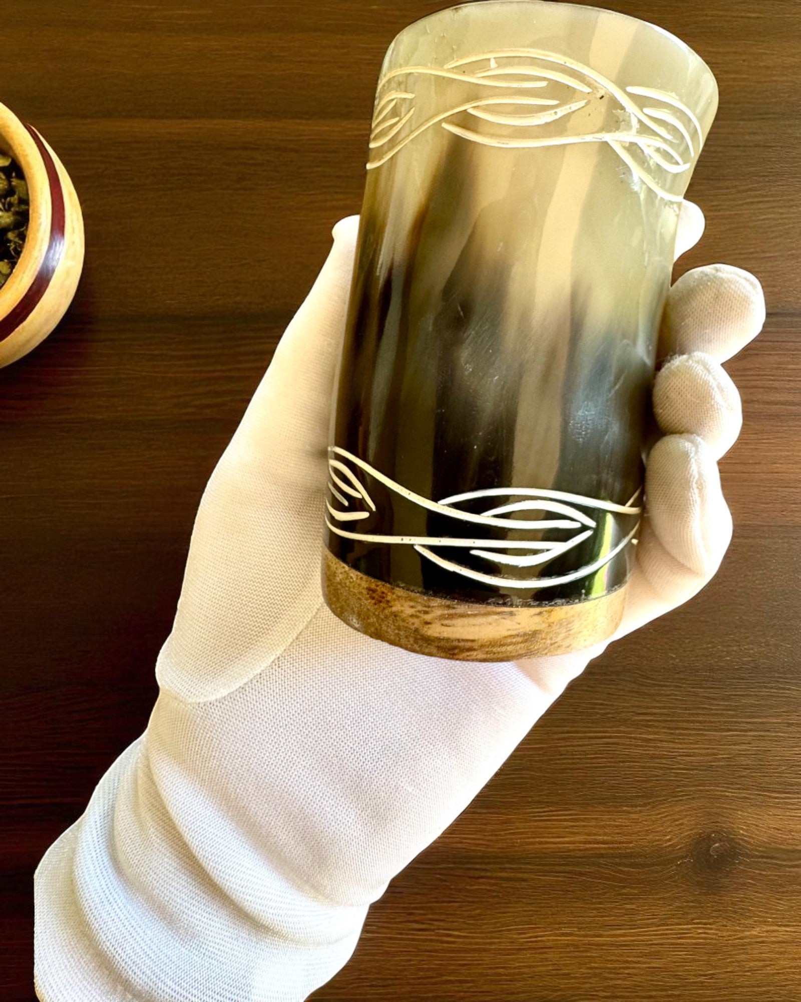 Valknut Pequeno copo de chifre de búfalo feito à mão com símbolos nórdicos, possibilidade de personalização para presente com gravação