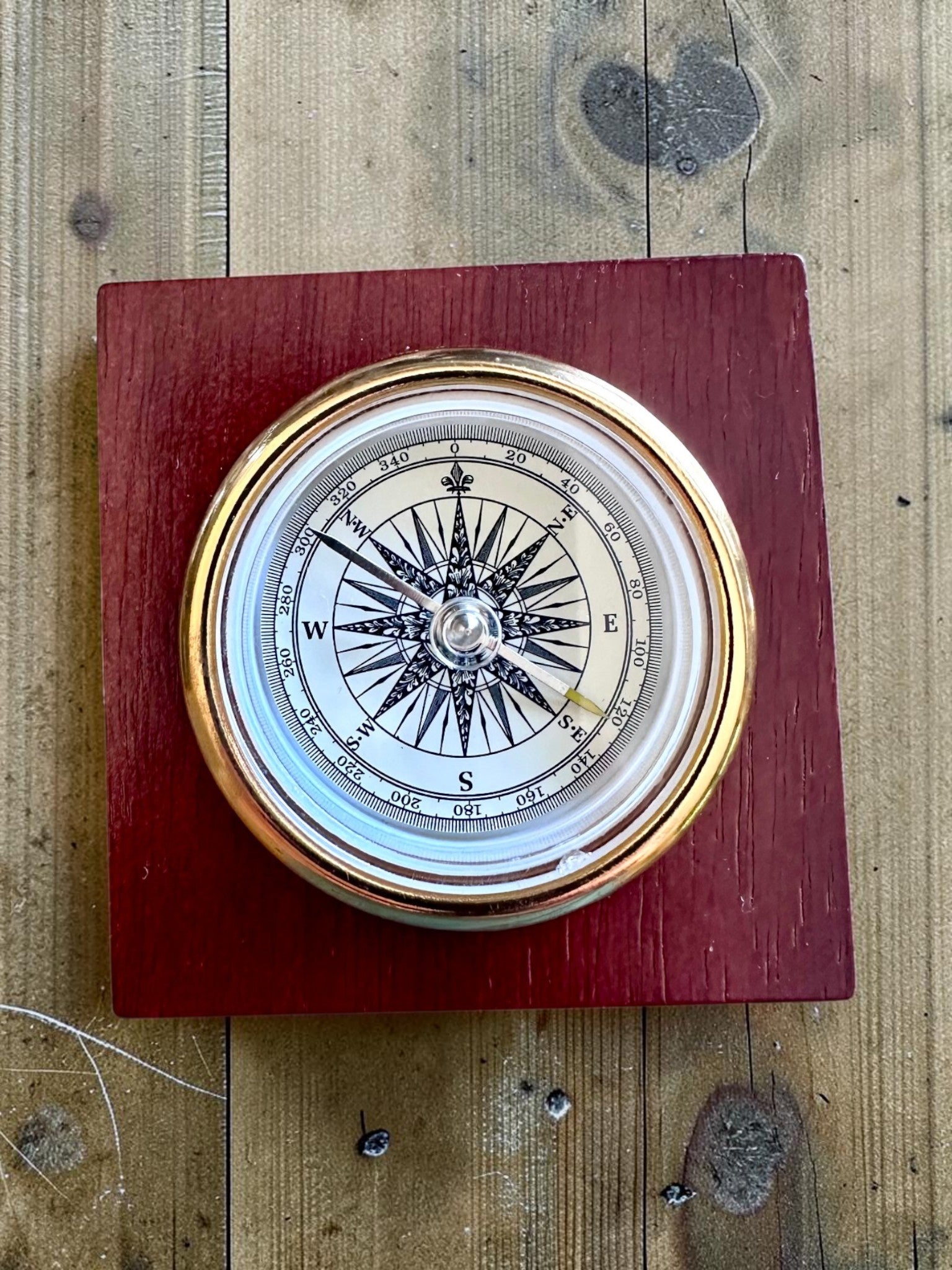 Bússola "Navigator2" - Elegância Clássica em Latão e Madeira, personalização com gravação para presente