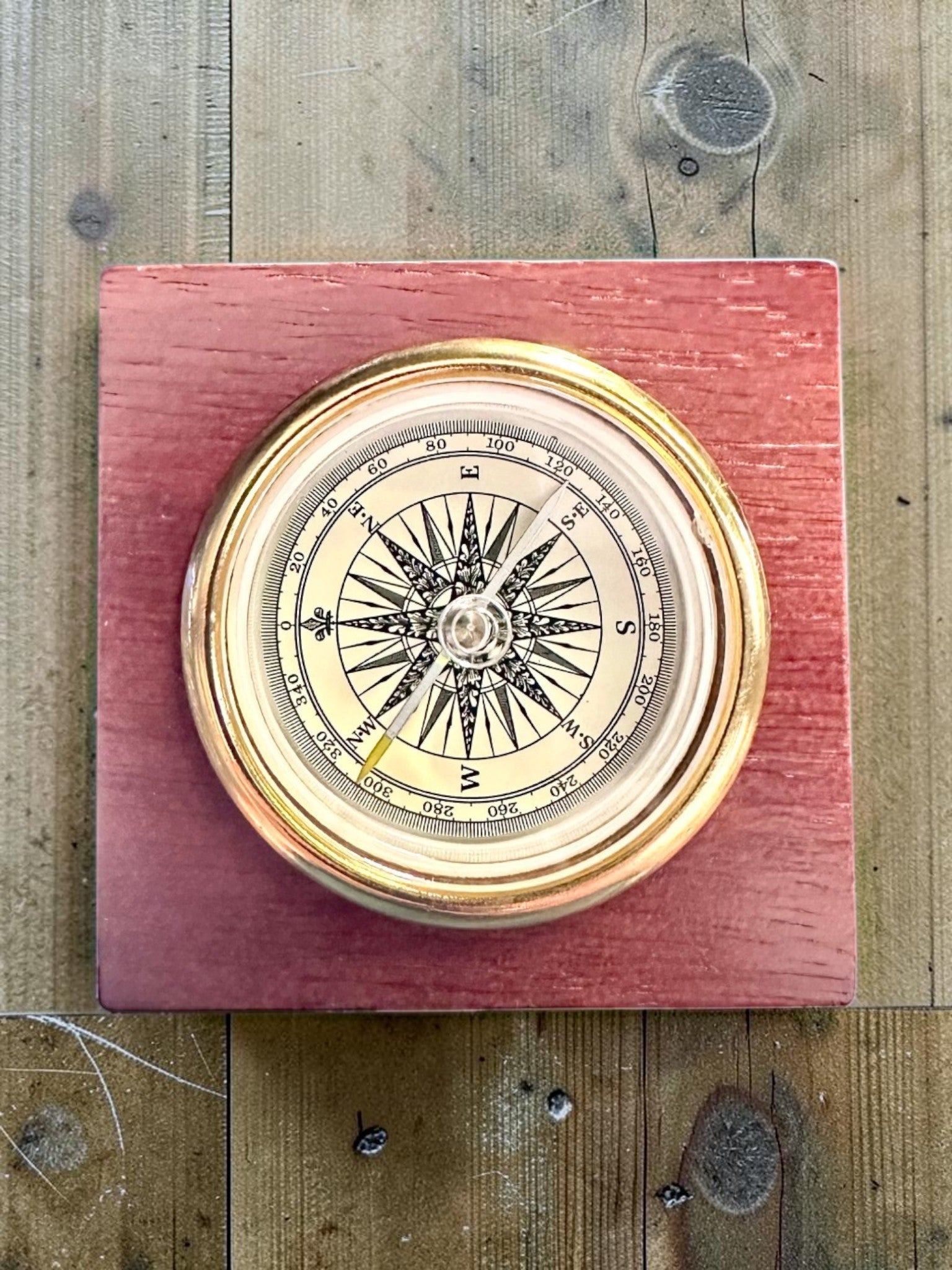 Bússola "Navigator2" - Elegância Clássica em Latão e Madeira, personalização com gravação para presente