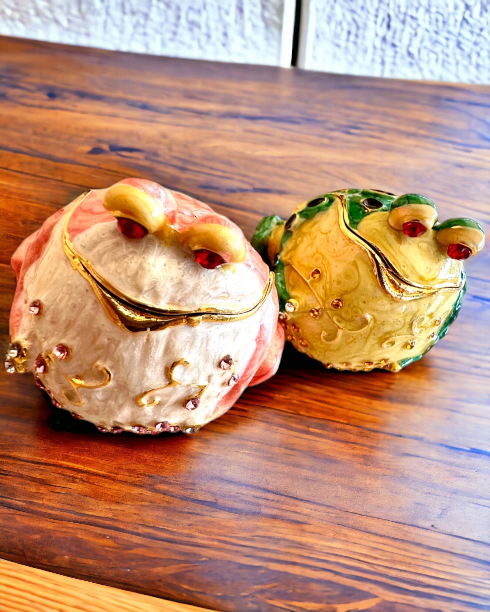 Caixa decorativa elegante "Żabi Skarb" para presente personalizável, com opção de gravação