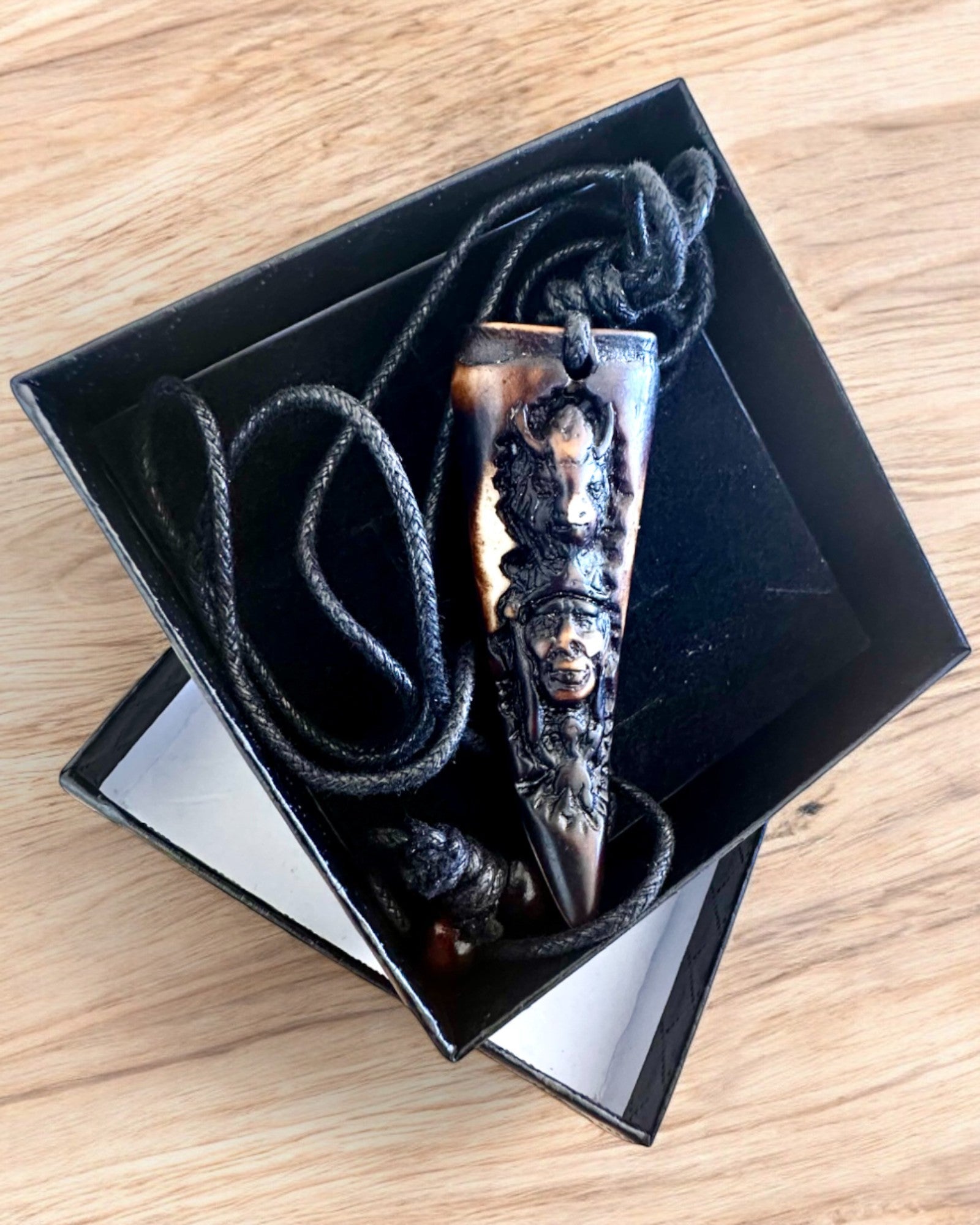 Colar Canino de Lobo, amuleto de Resina - Força Mística da Natureza, possibilidade de personalização com gravação para presente