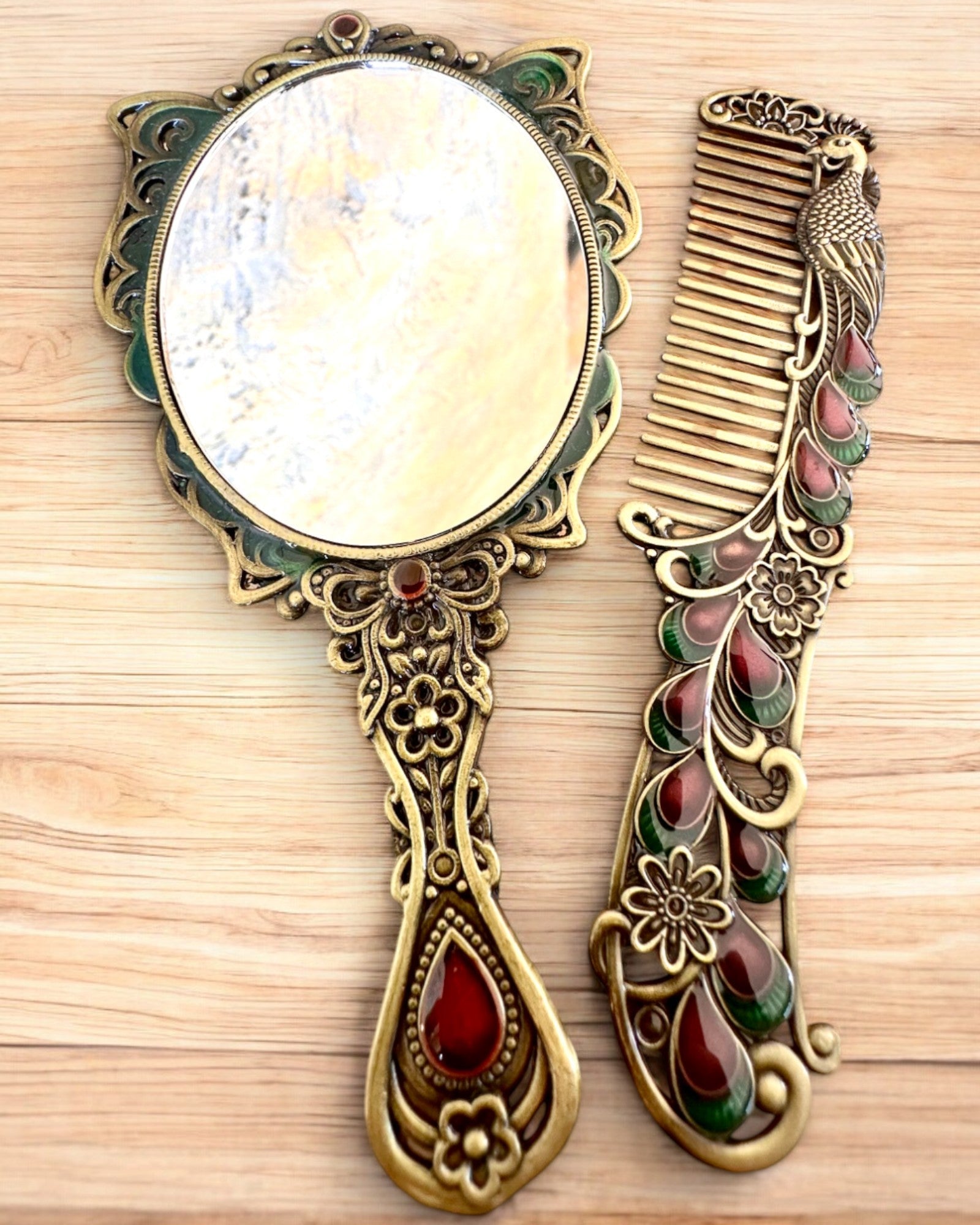 Conjunto de Espelho "Elegância de Borboleta" com Pente