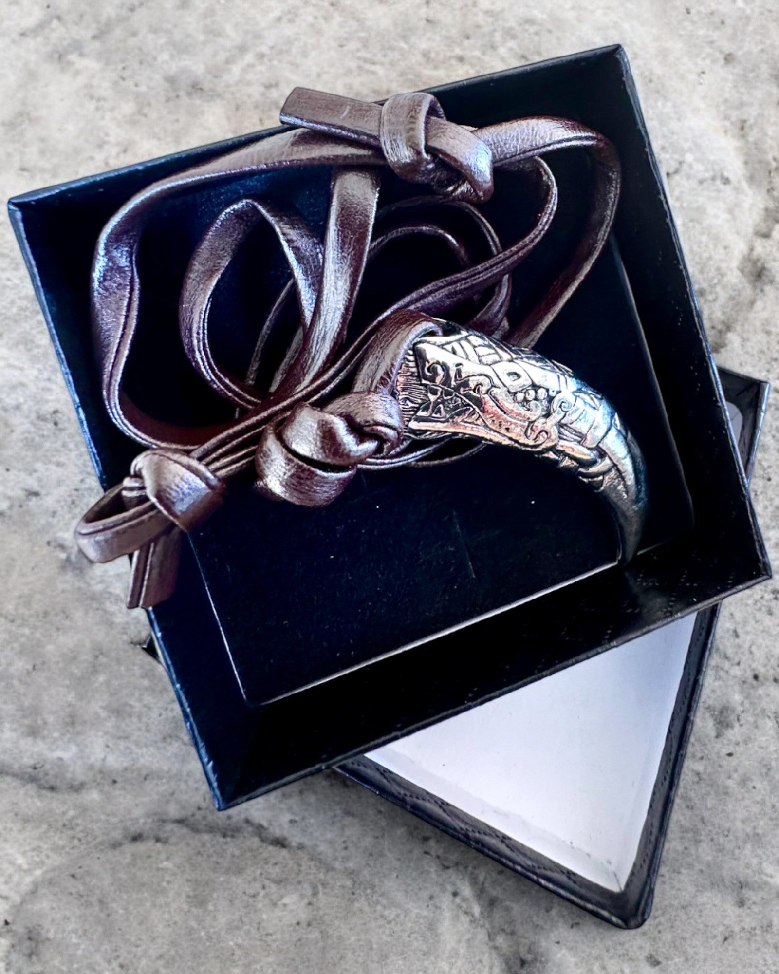 Canino de Lobo em aço inoxidável – Amuleto da Coragem, colar com possibilidade de personalização com gravação para presente