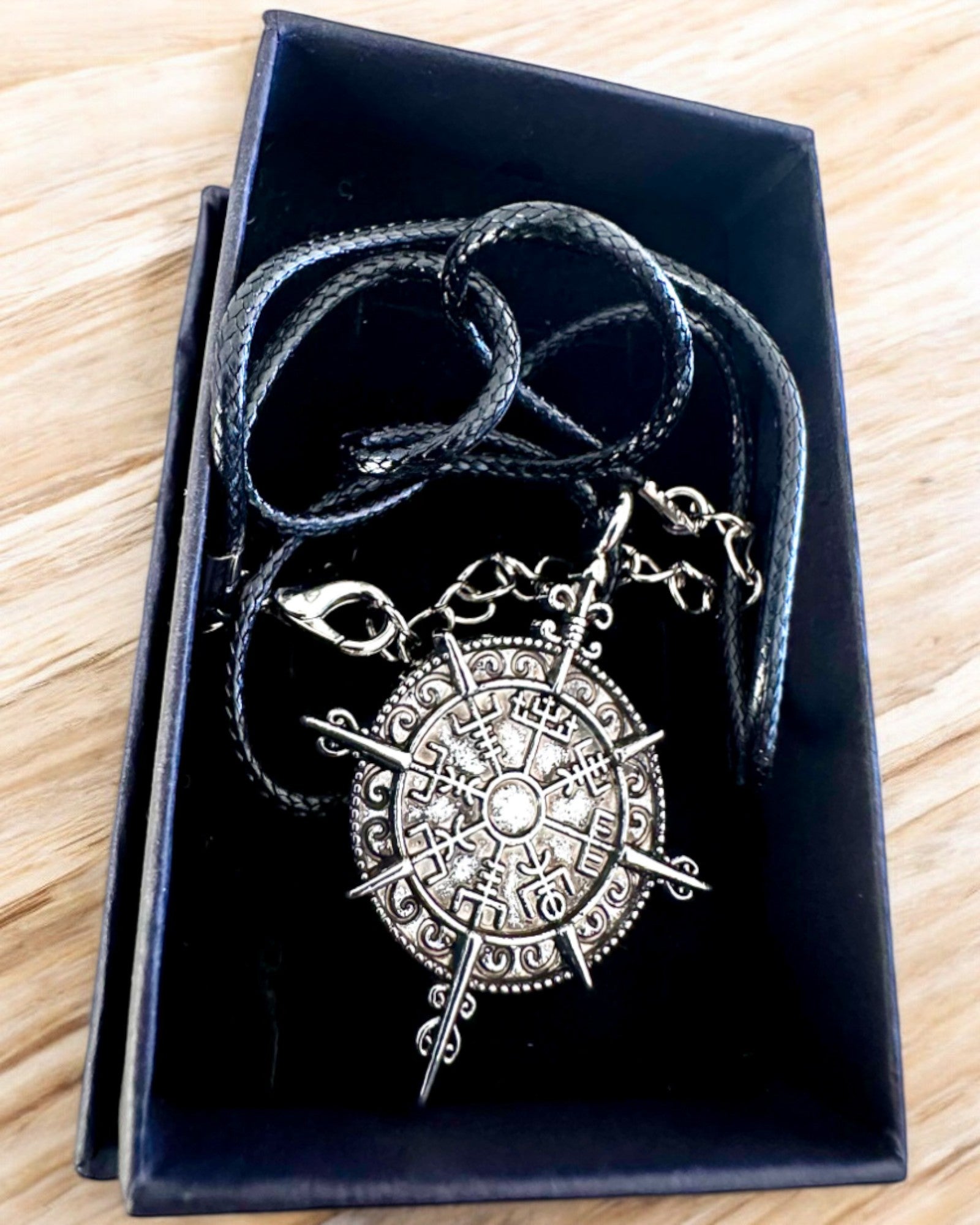 Amuleto Guerreiro do Norte - Bússola Viking, possibilidade de personalização com gravação para presente, 2 variantes à escolha