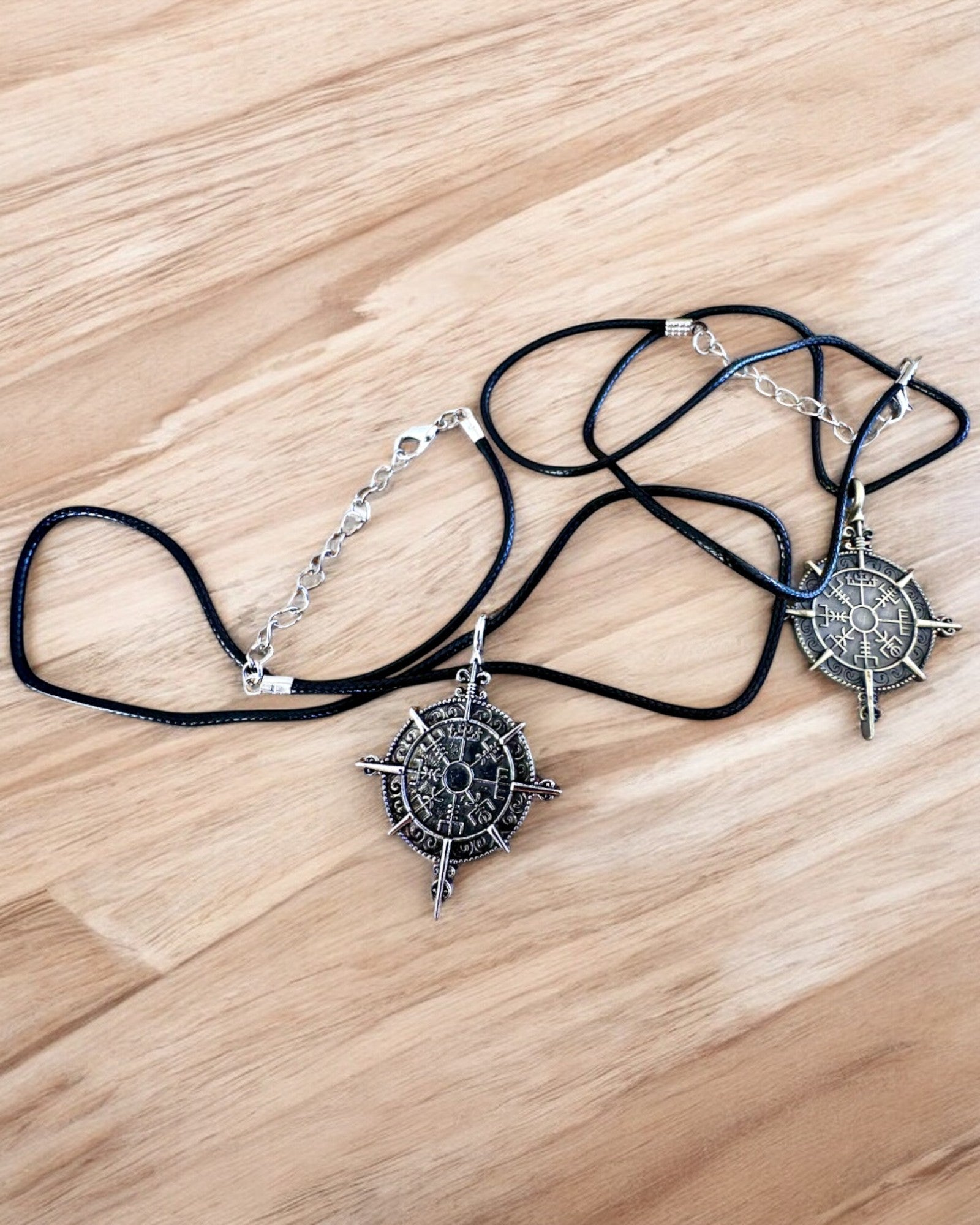 Amuleto Guerreiro do Norte - Bússola Viking, possibilidade de personalização com gravação para presente, 2 variantes à escolha