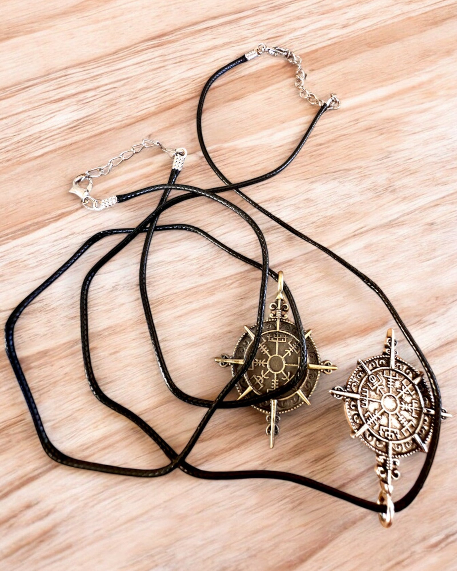Amuleto Guerreiro do Norte - Bússola Viking, possibilidade de personalização com gravação para presente, 2 variantes à escolha