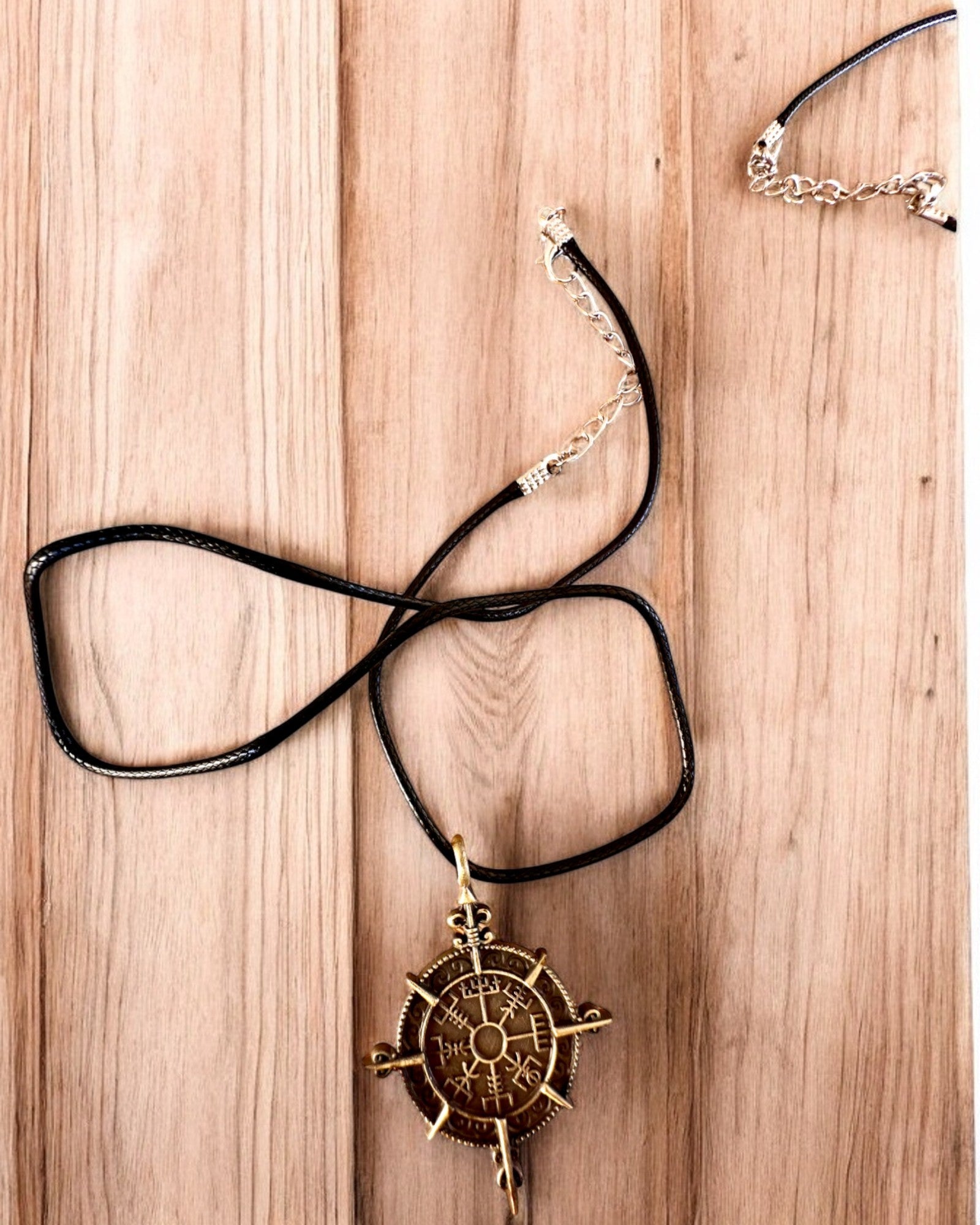 Amuleto Guerreiro do Norte - Bússola Viking, possibilidade de personalização com gravação para presente, 2 variantes à escolha