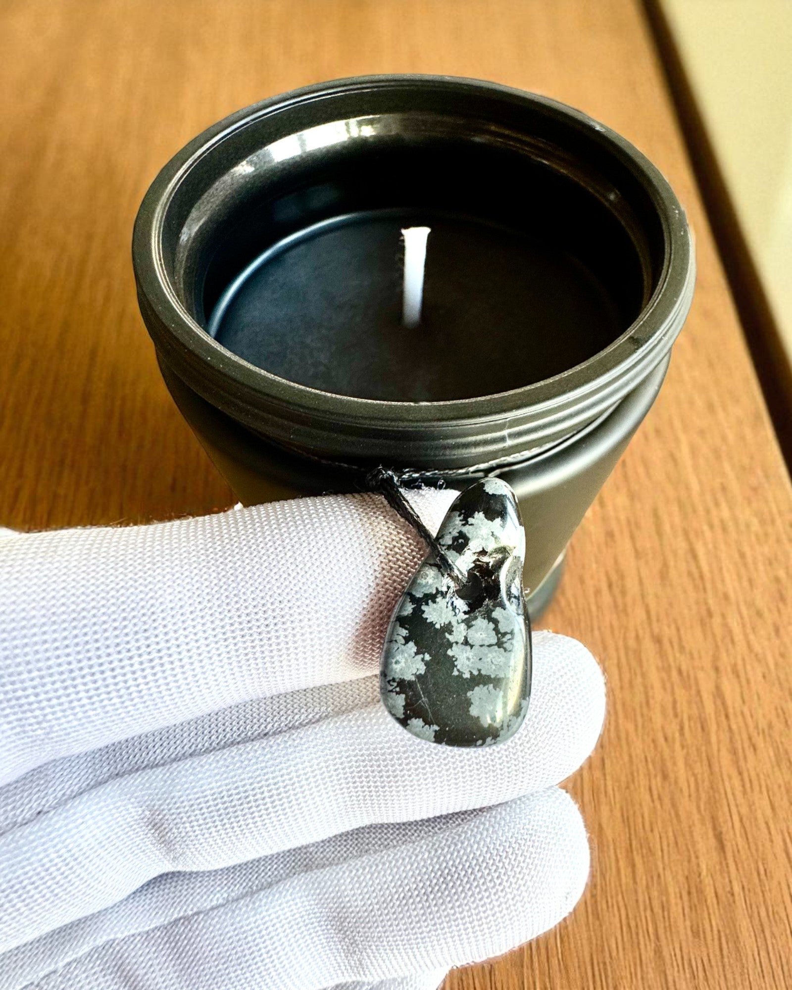 Vela de soja intencional Obsidiana – autoconfiança e força interior, 250 ml, possibilidade de personalização para presente