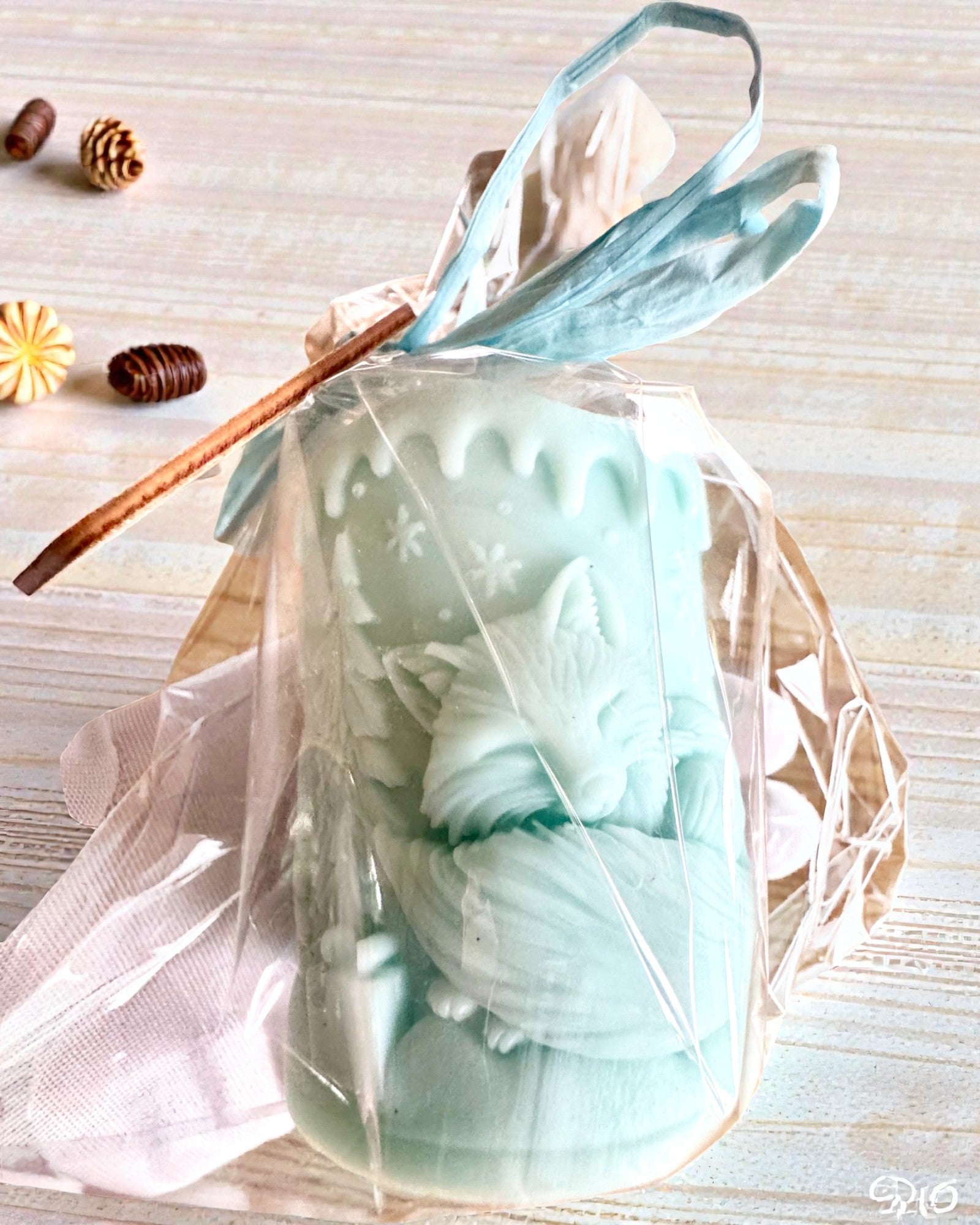 Vela de soja Raposa de Inverno, 7,5 cm de altura, vela de soja vertida à mão com uma adorável raposa a dormir, personalizável com gravação na placa