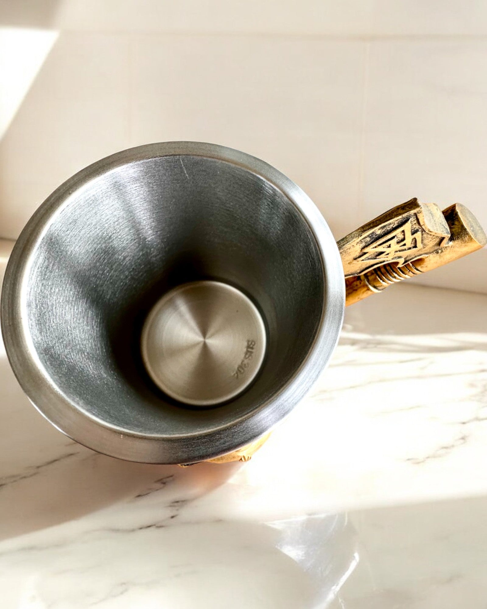 Caneca de Carnaval do Guerreiro - 600 ml, 16 cm de altura, possibilidade de personalização com gravação para presente