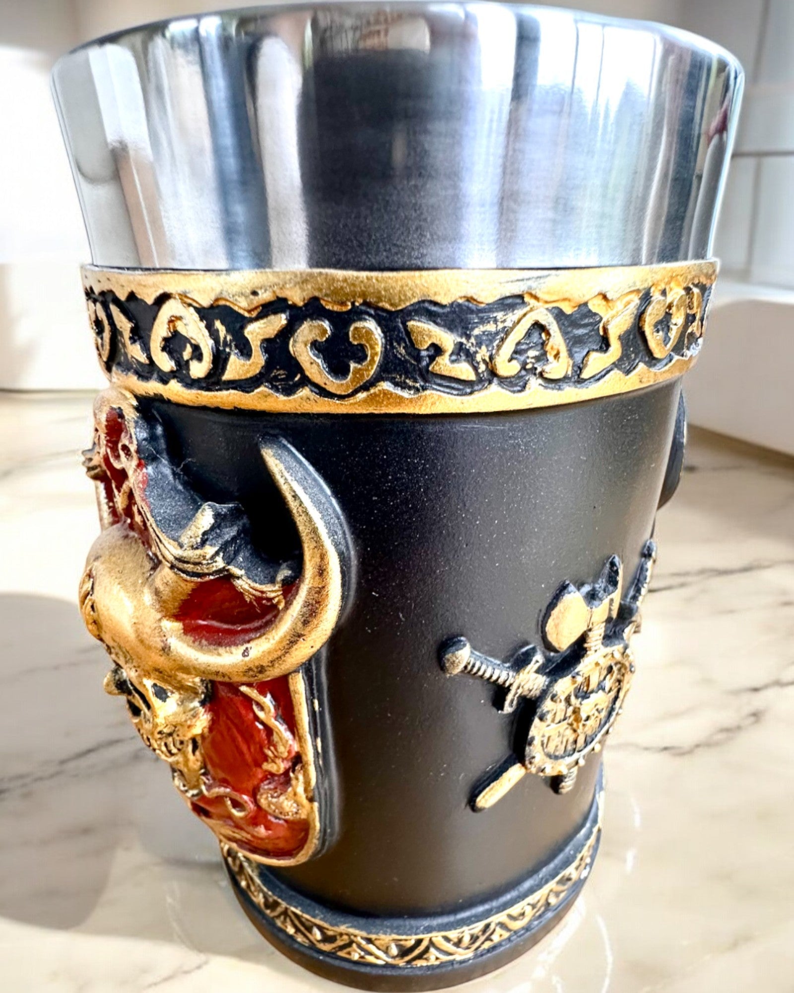 Caneca de Carnaval do Guerreiro - 600 ml, 16 cm de altura, possibilidade de personalização com gravação para presente