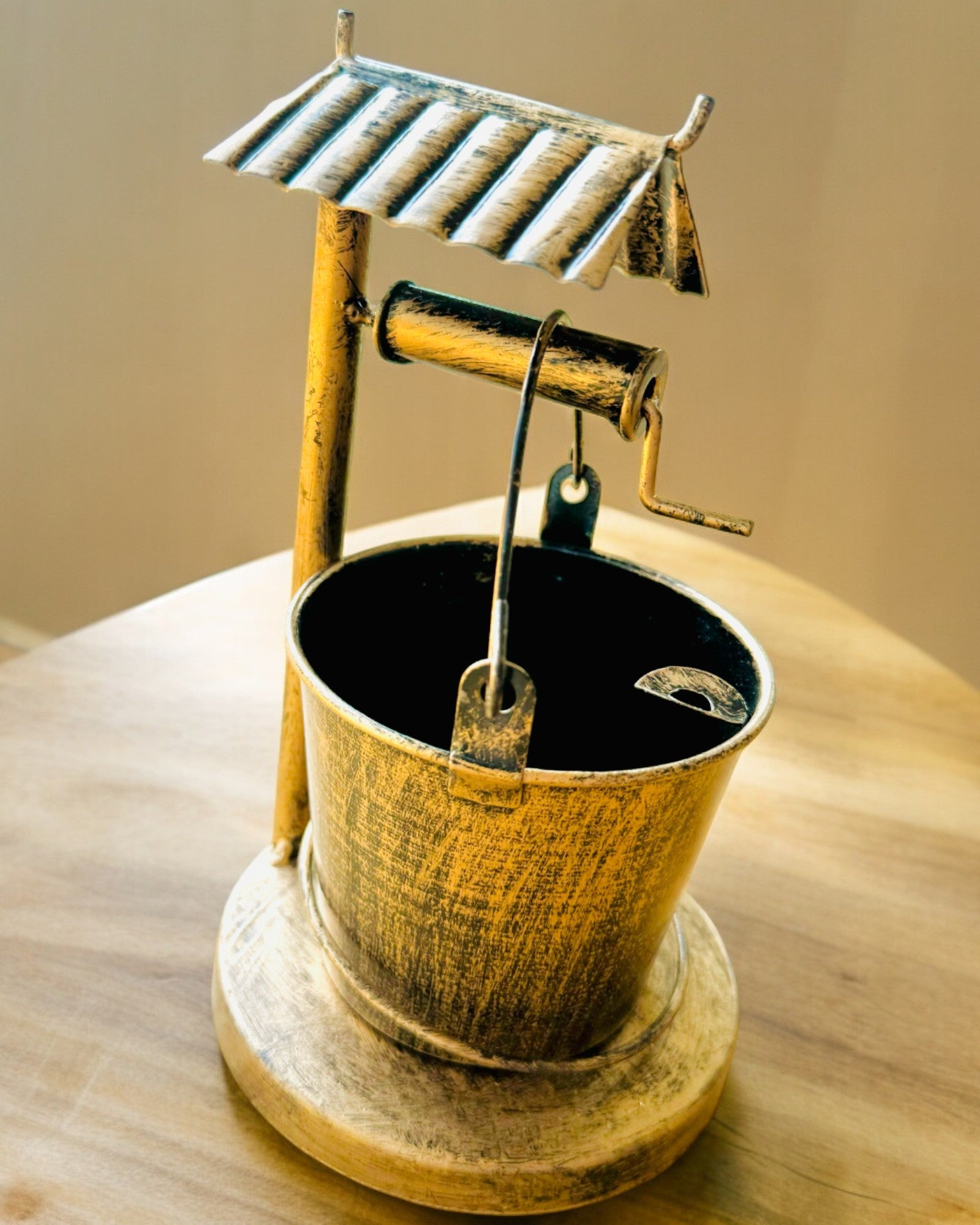 Cinzeiro Metálico Estiloso "Rustic Charm" com 19-23 cm de altura, 8 variantes à escolha, gravação a pedido