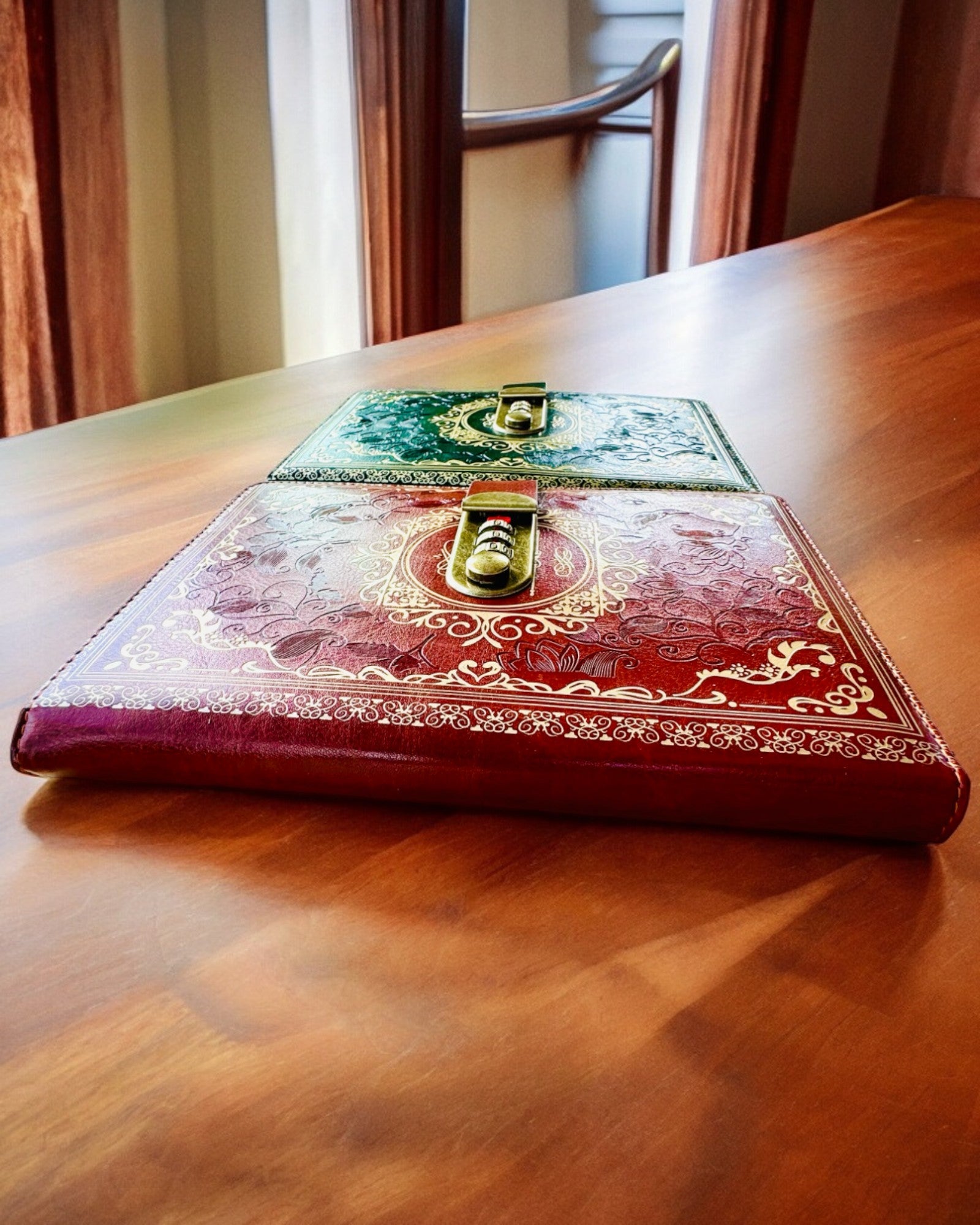 Exclusivo Caderno de Couro "Sekretnik" A5 com Fecho de Combinação - personalização com gravação