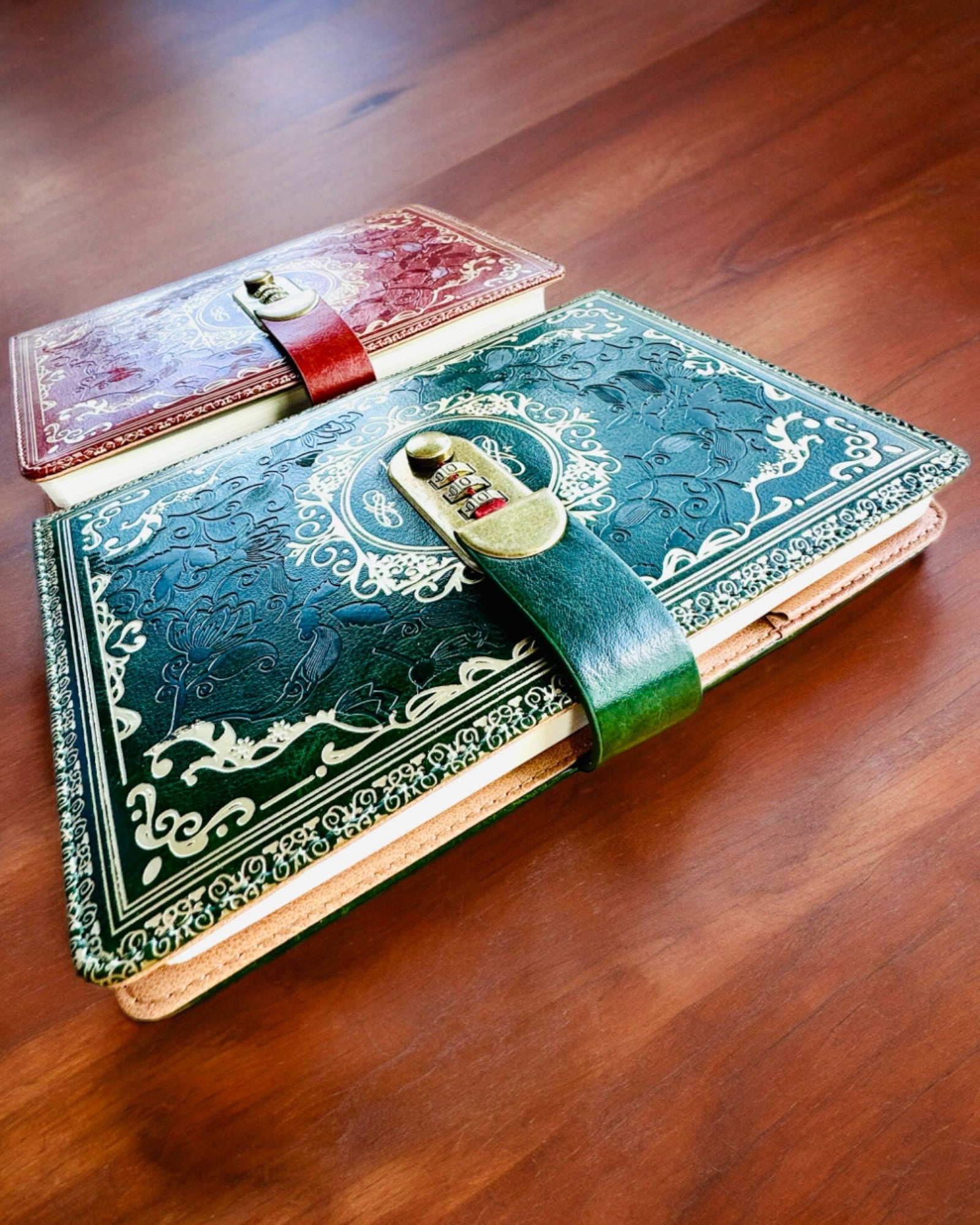 Exclusivo Caderno de Couro "Sekretnik" A5 com Fecho de Combinação - personalização com gravação