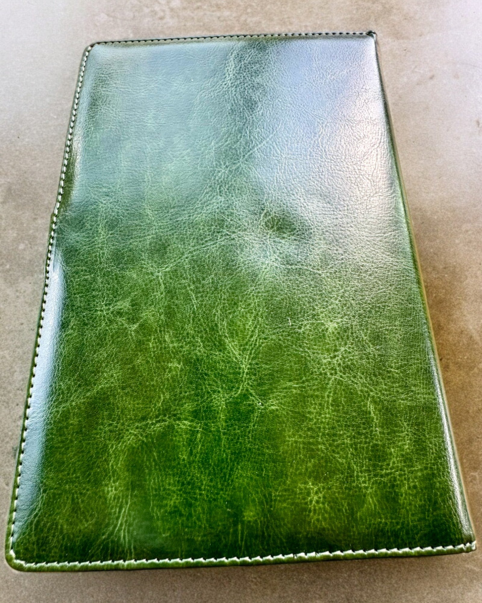 Exclusivo Caderno de Couro "Sekretnik" A5 com Fecho de Combinação - personalização com gravação