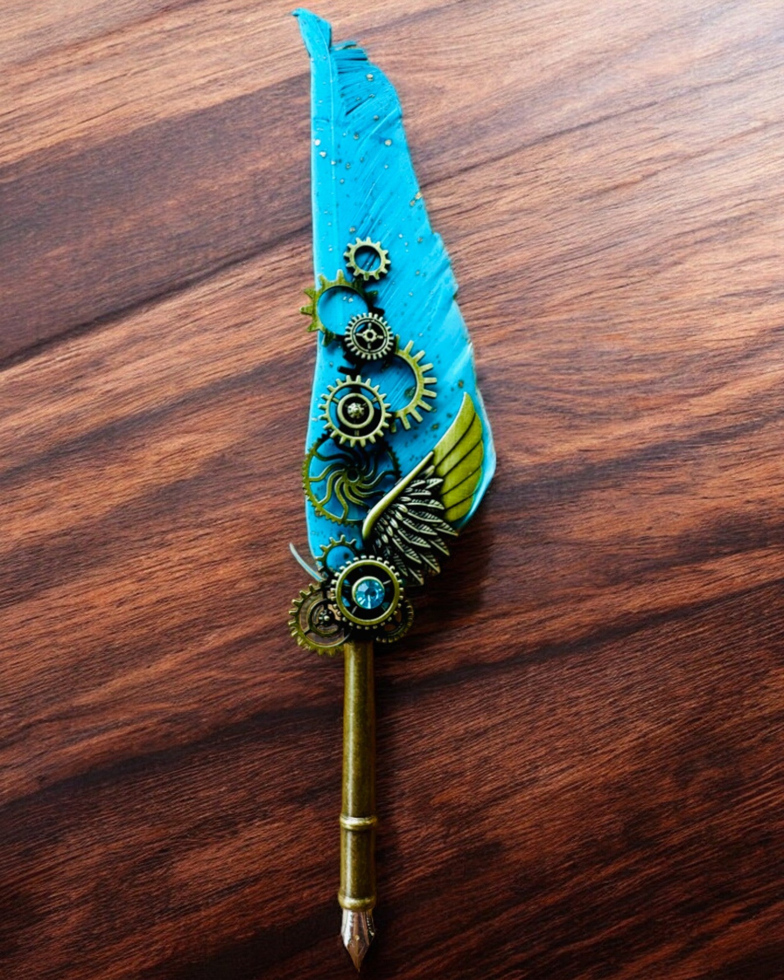 Caneta Caligráfica "Elegância Steampunk" com Pena de Peru - Feita à Mão 5 variantes à escolha, personalização com gravação para presente