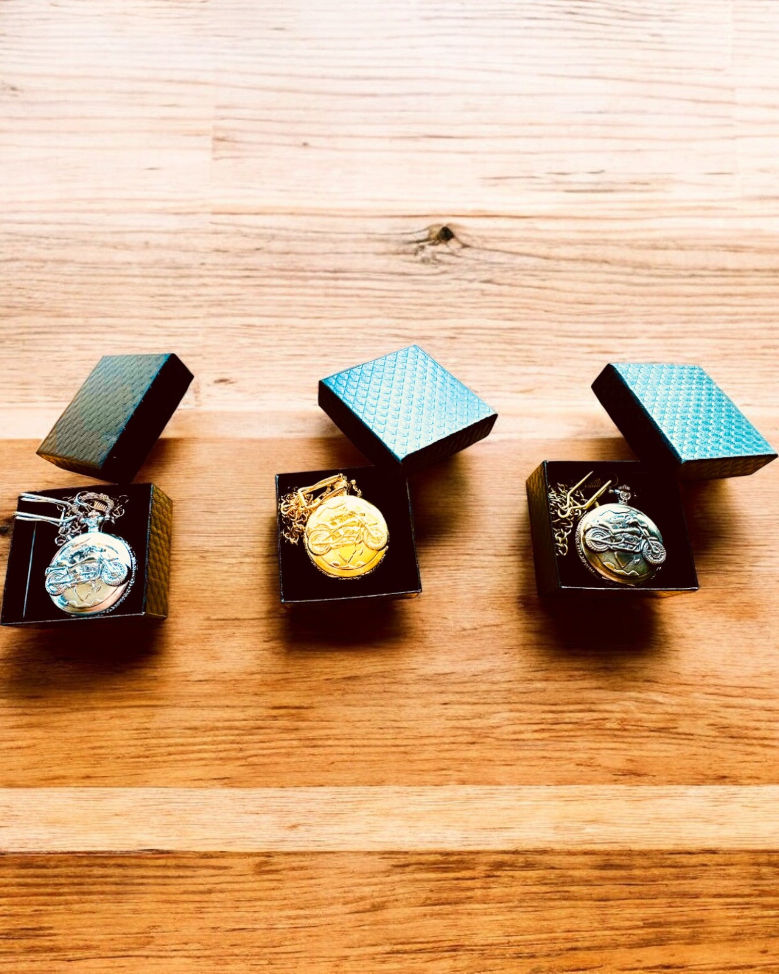 Relógio de Bolso "Motocyklowy Elegancik 2" – Gravação para presente, 3 variantes de cores