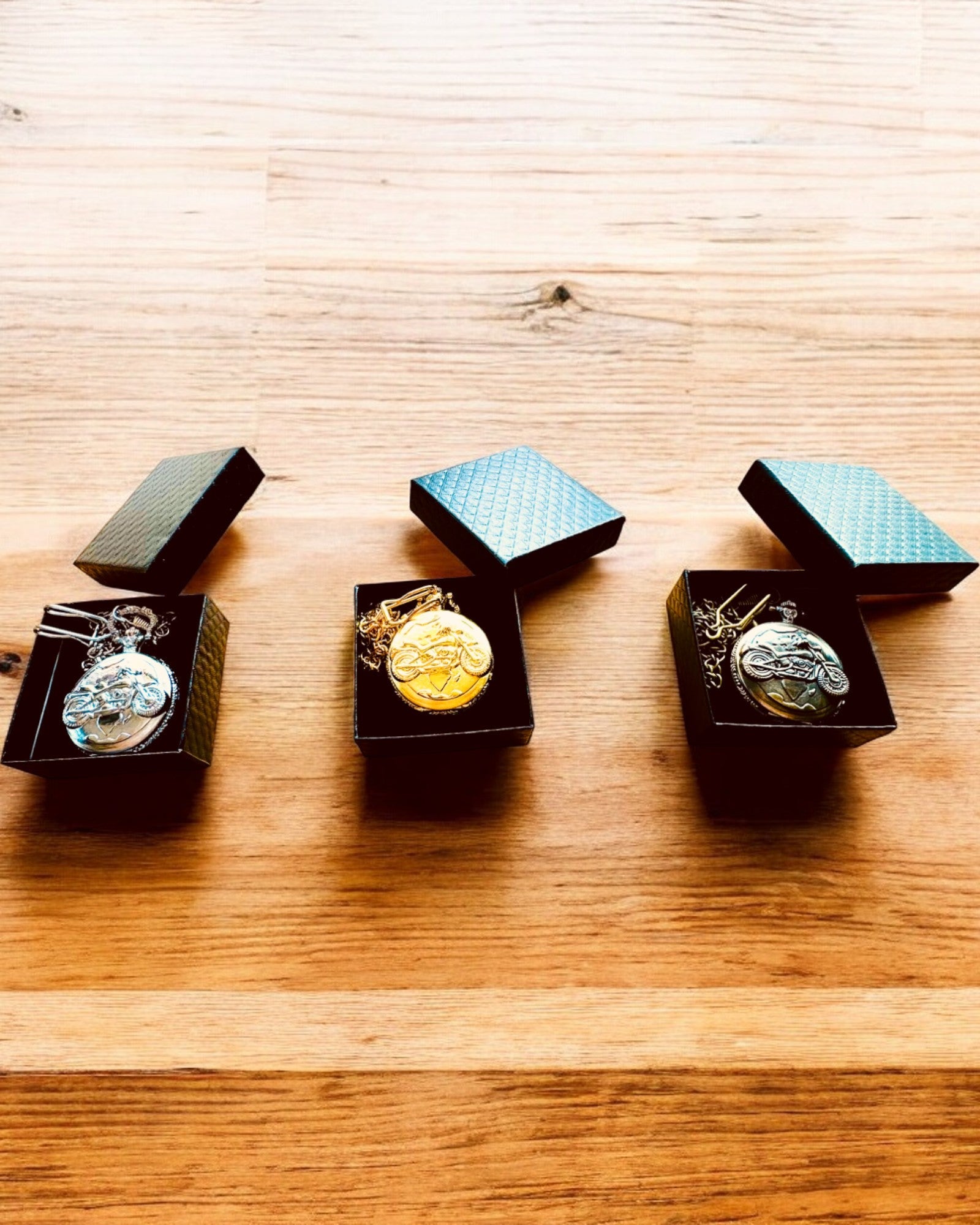 Relógio de Bolso "Motocyklowy Elegancik 2" – Gravação para presente, 3 variantes de cores