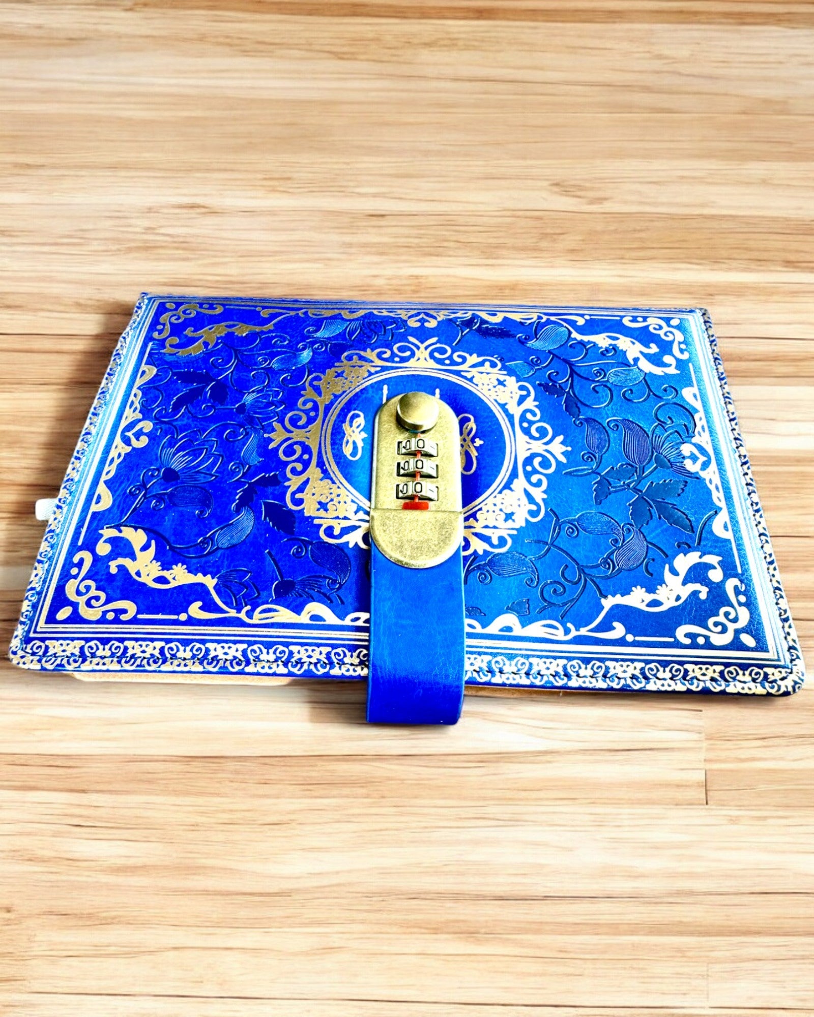 Exclusivo Caderno de Couro "Sekretnik" A5 com Fecho de Combinação - personalização com gravação