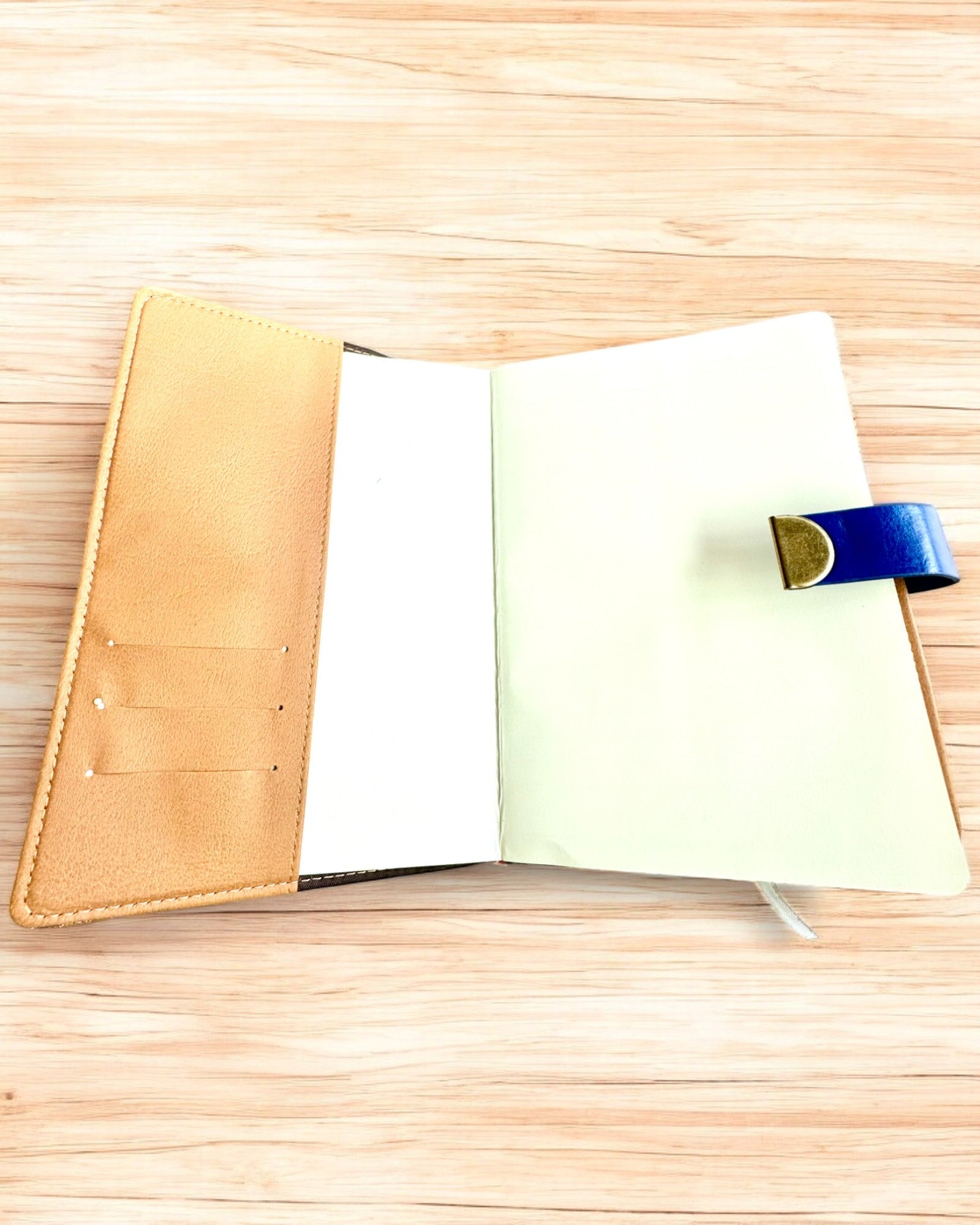 Exclusivo Caderno de Couro "Sekretnik" A5 com Fecho de Combinação - personalização com gravação