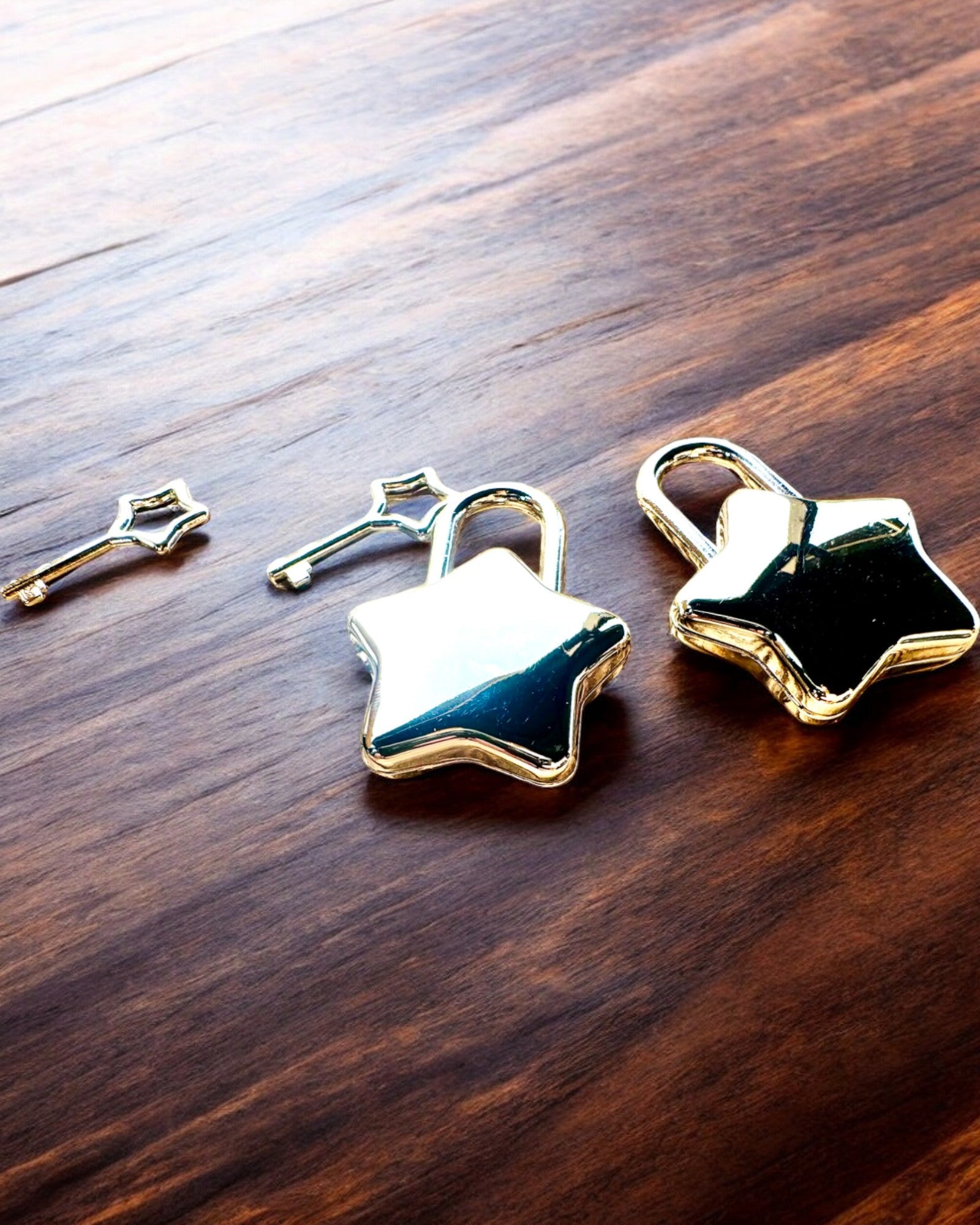 2 Mini Cadeados Estelares com Gravação – Protege os Teus Sonhos, personalizáveis para presente, 2 variantes de cores à escolha