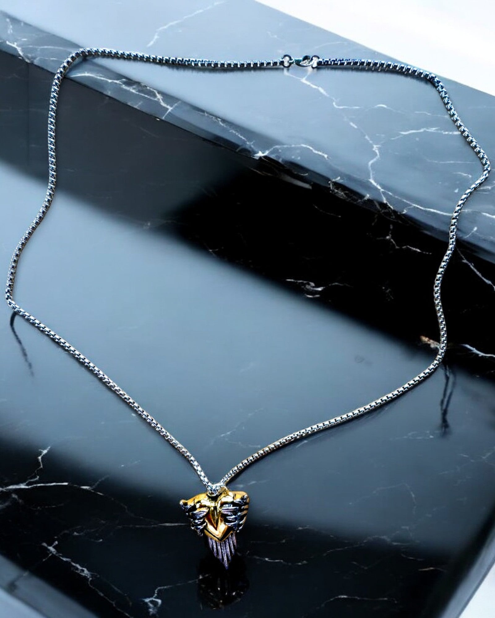 Amuleto Arqueiro do Coração – Asas Escuras do Amor, possibilidade de personalização com gravação como presente